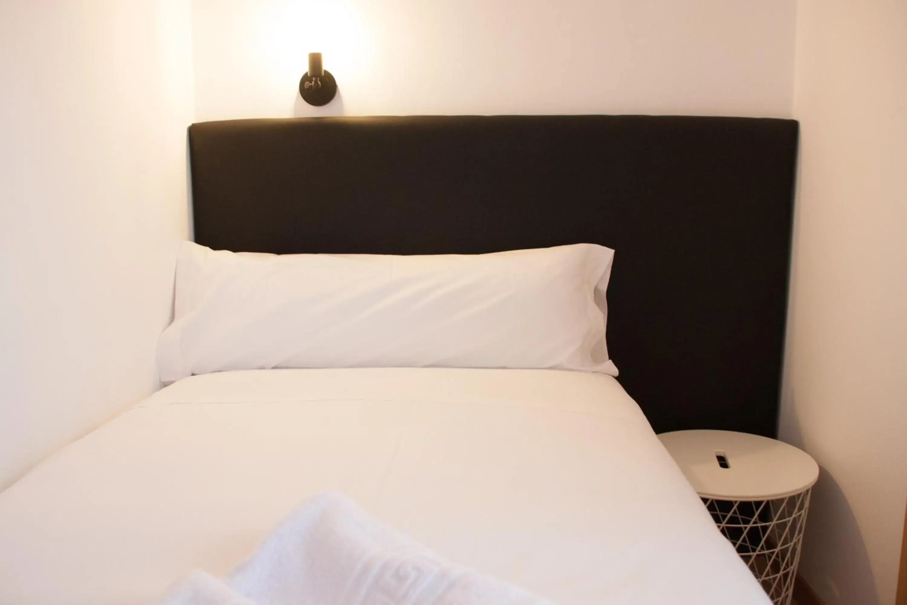 Single Room with Private Bathroom - single occupancy in Hostal Cuéntame Evolución Auto Check in Single Room with Private Bathroom - single occupancy in Hostal Cuéntame Evolución Auto Check in