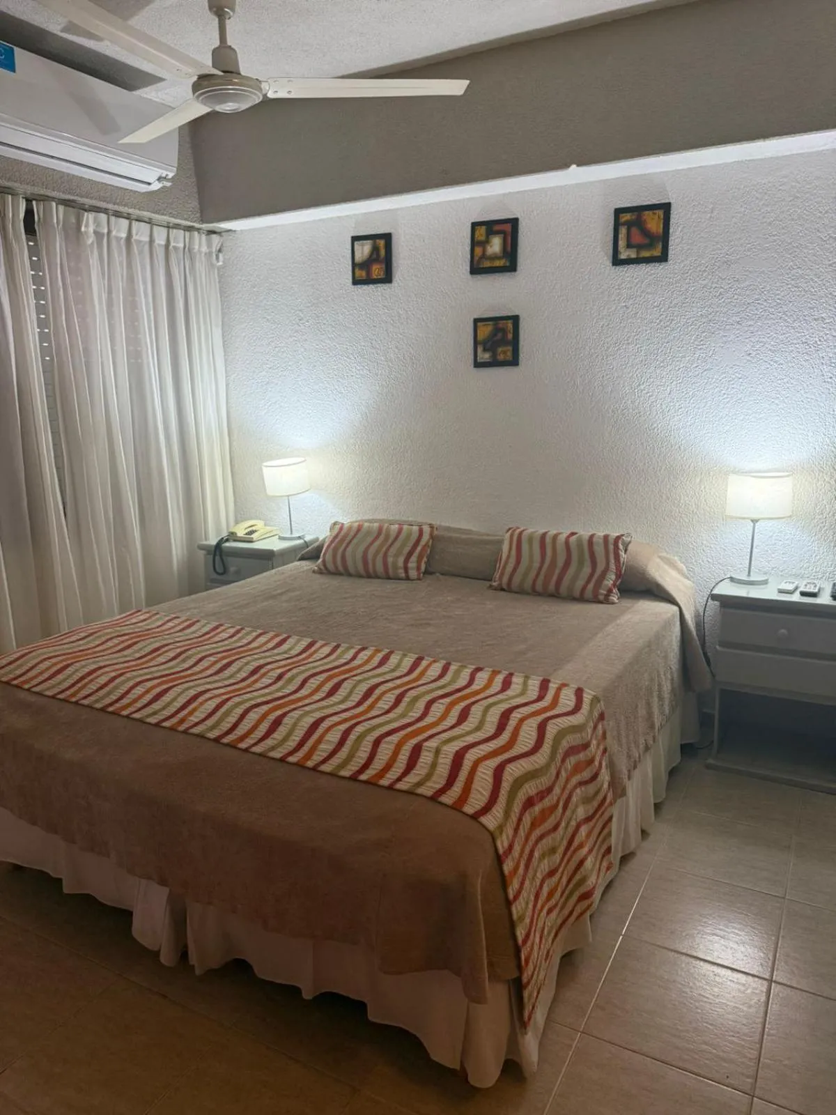 Bed in Hotel Victoria