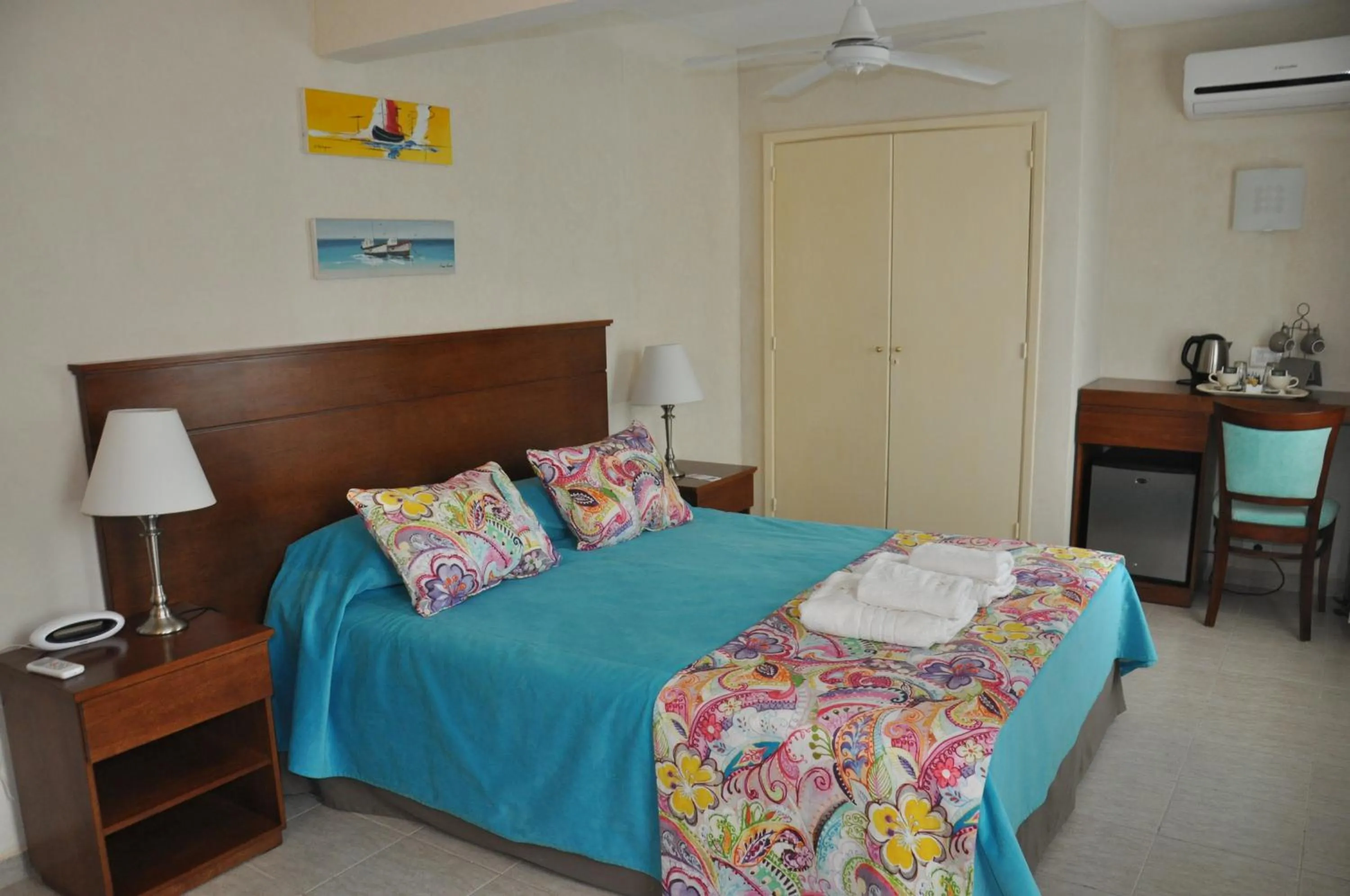 Bedroom, Bed in Hotel Victoria