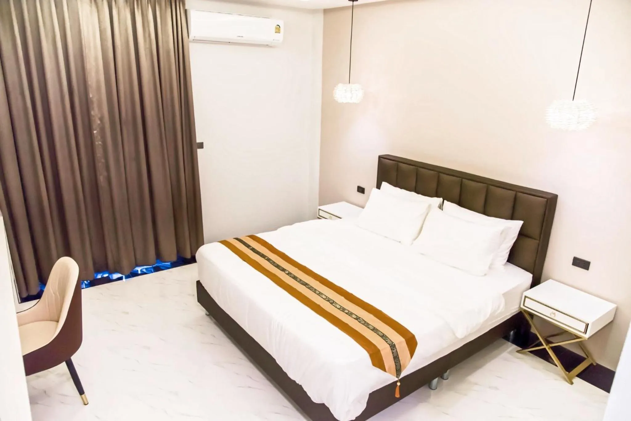 Bed in Worachat Boutique Hotel