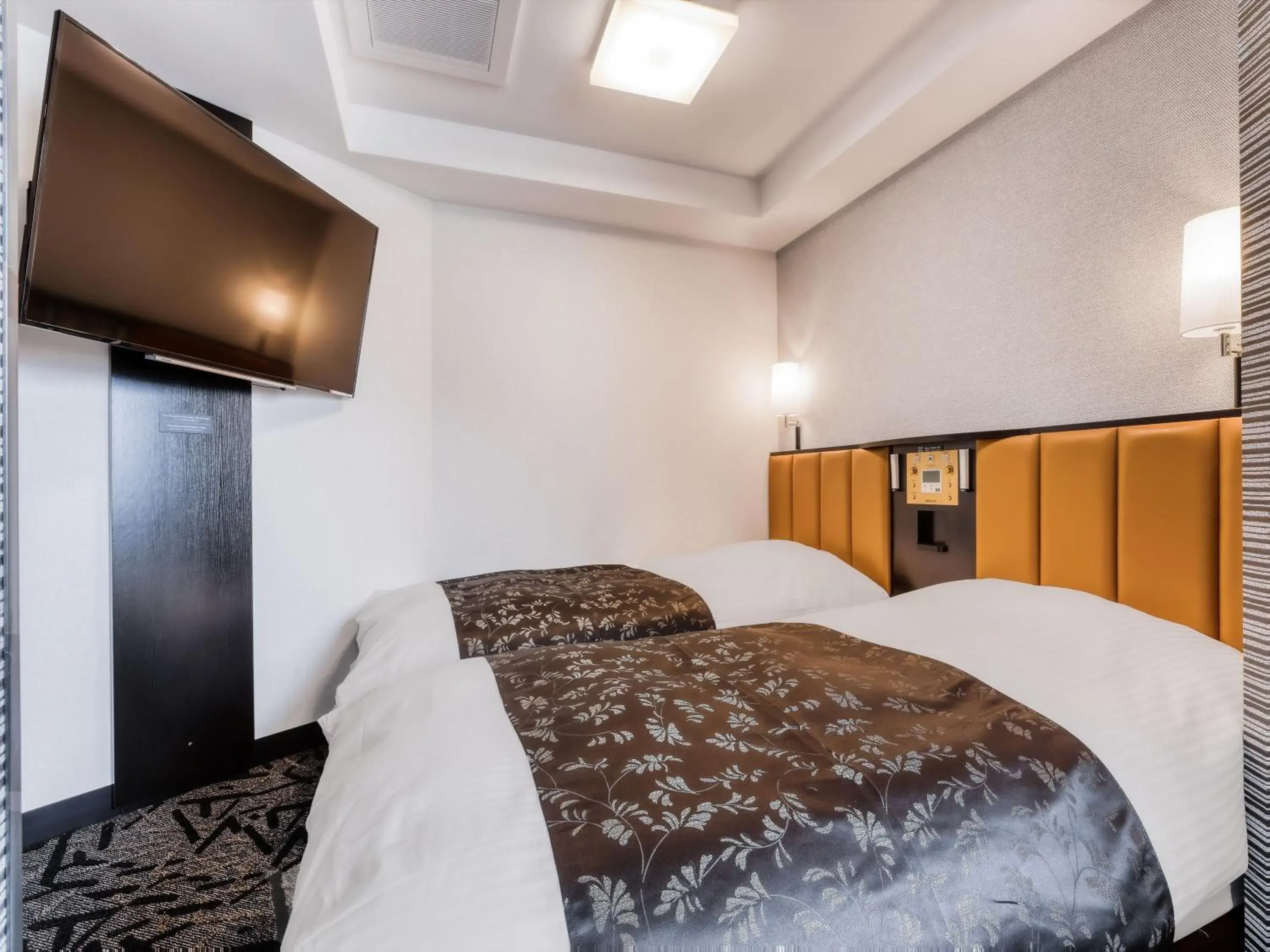 Photo of the whole room, Bed in APA Hotel Takaoka Ekimae Photo of the whole room, Bed in APA Hotel Takaoka Ekimae