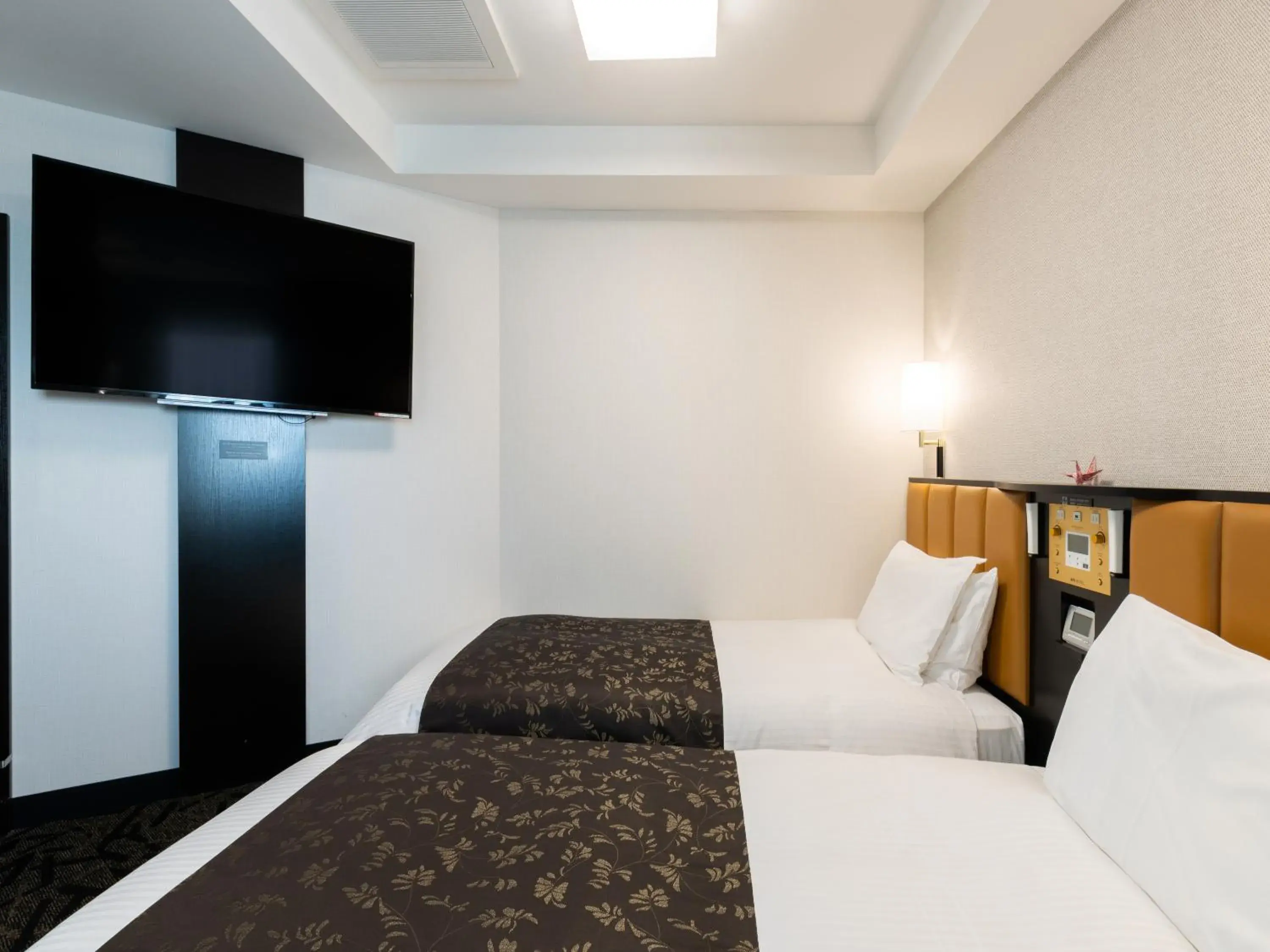 Photo of the whole room, Bed in APA Hotel Takaoka Ekimae Photo of the whole room, Bed in APA Hotel Takaoka Ekimae