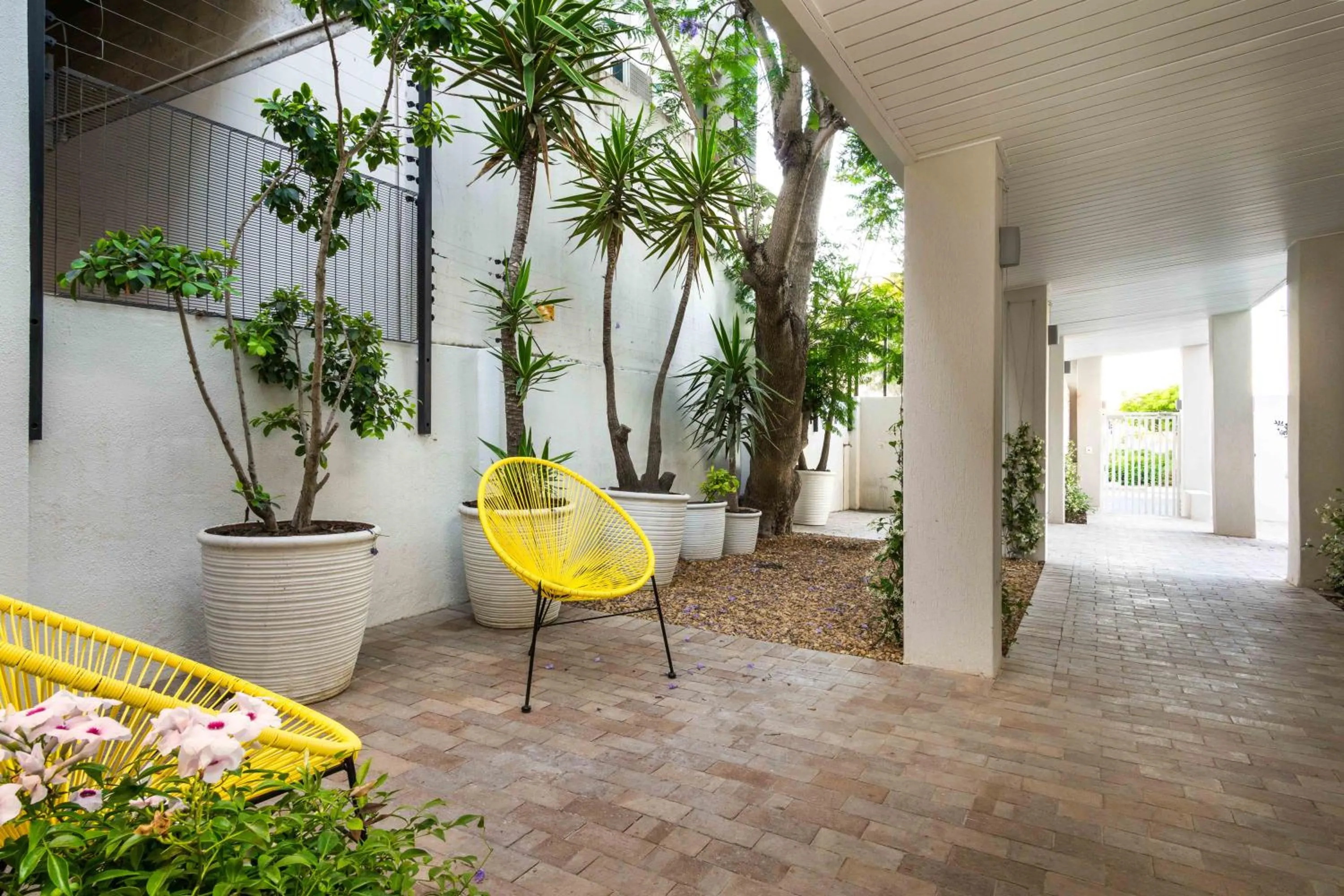 Facade/entrance in CURIOCITY Green Point