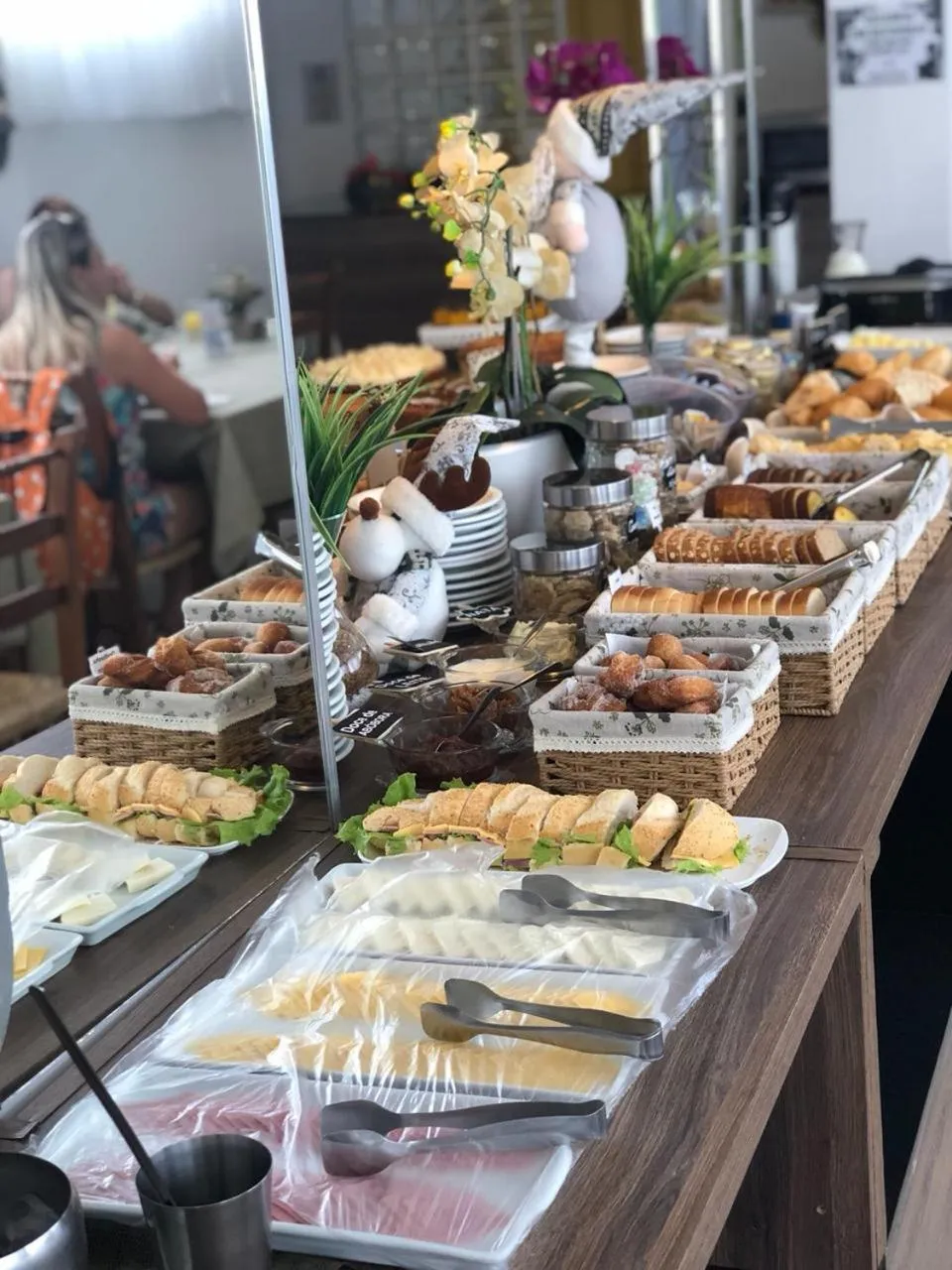 Buffet breakfast in Hotel Lorimar