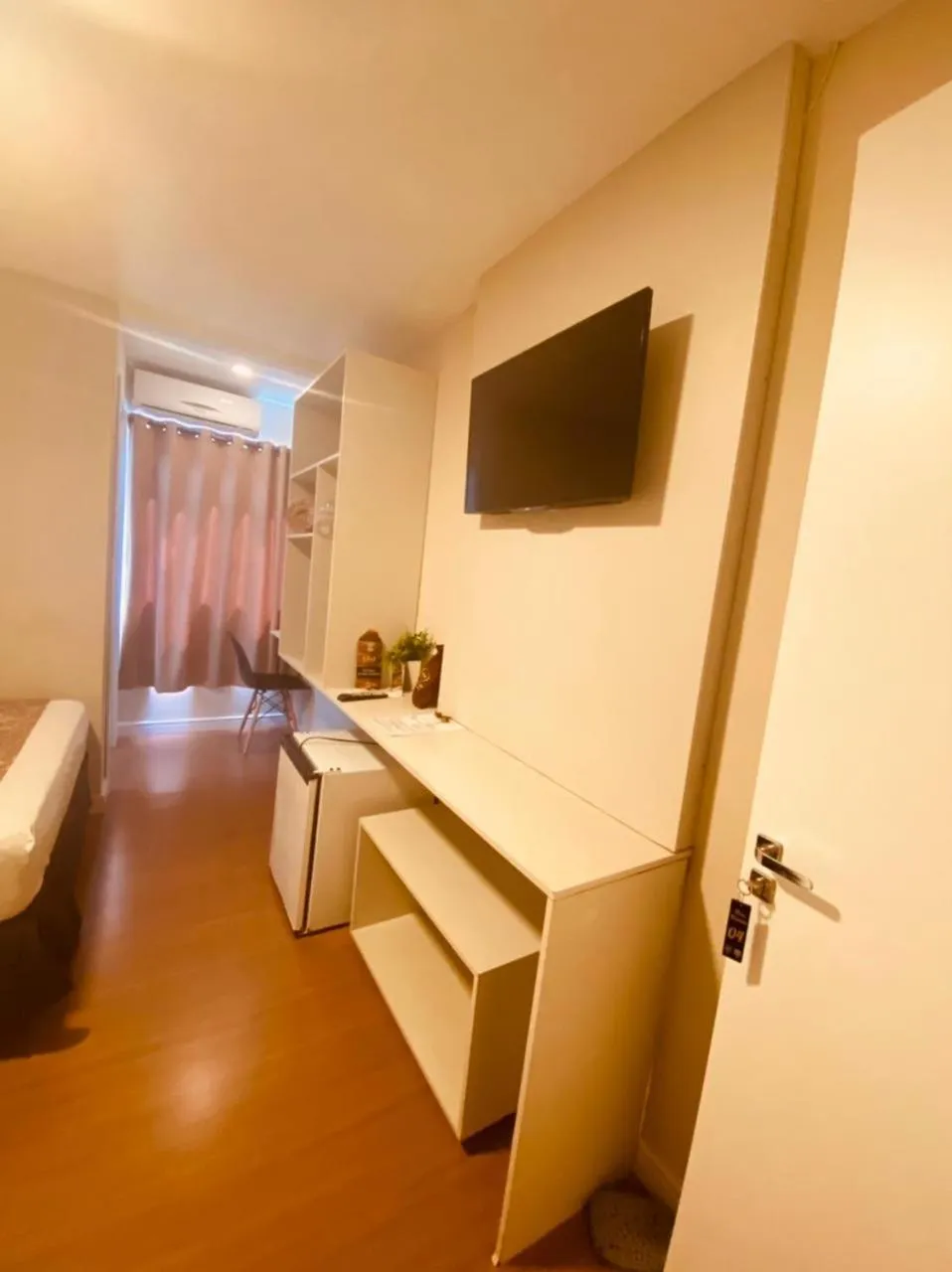 Communal lounge/ TV room, Bed in Hotel Lorimar