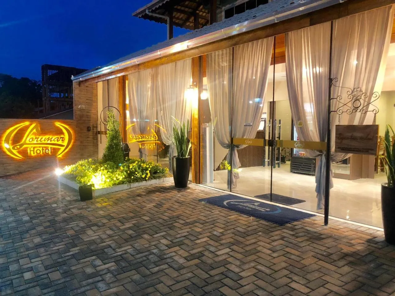 Property building in Hotel Lorimar