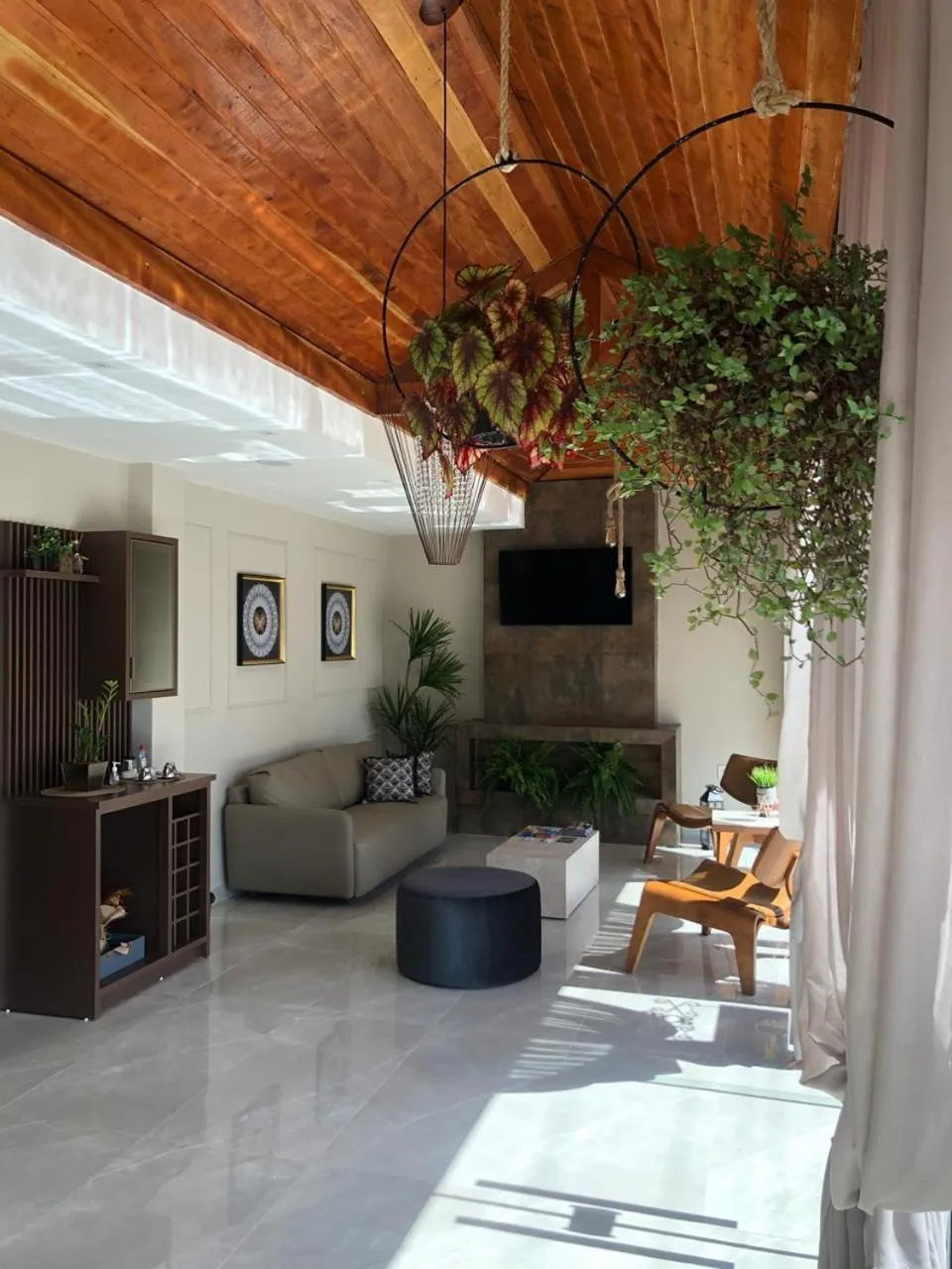 Communal lounge/ TV room in Hotel Lorimar