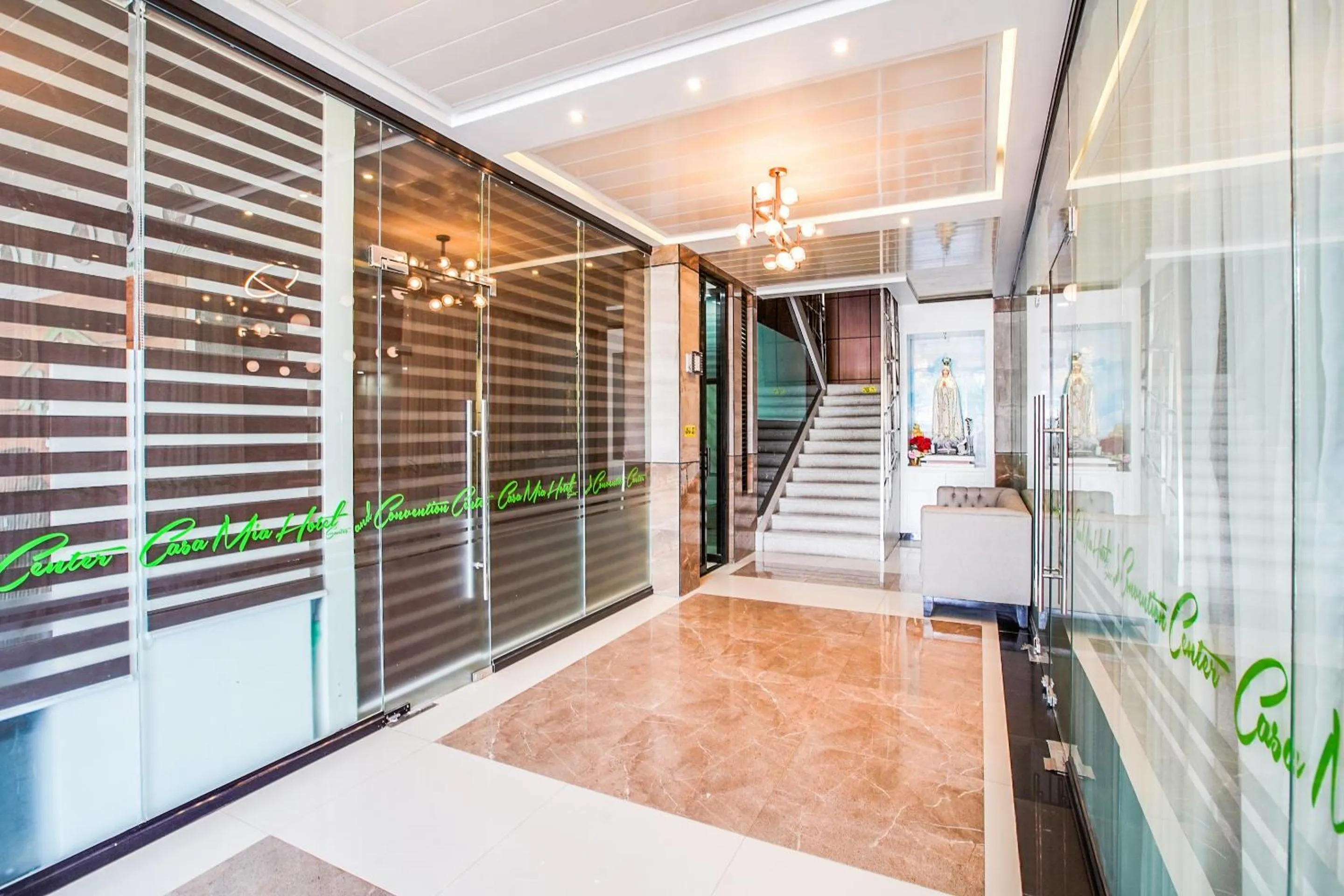 Lobby or reception in OYO 489 Casa Mia Hotel Suites