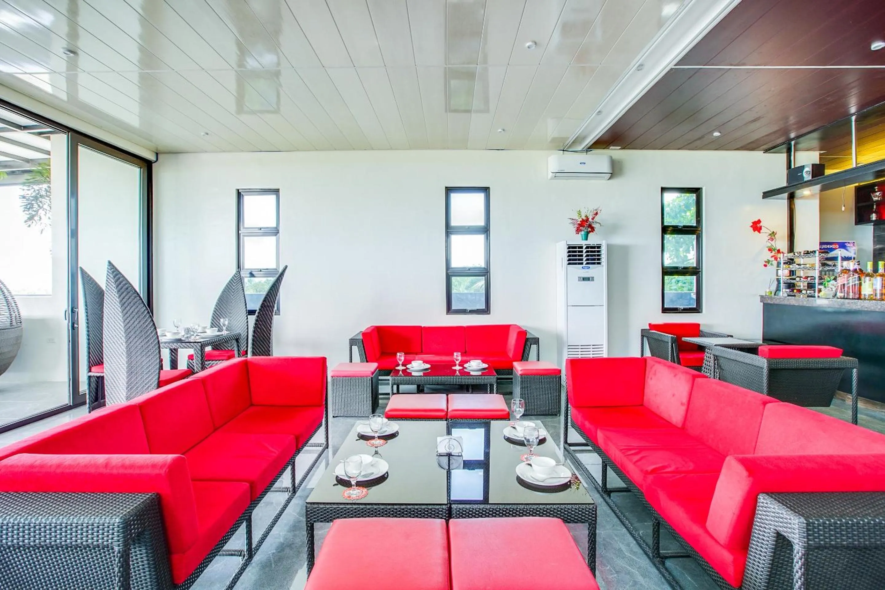 Restaurant/places to eat in OYO 489 Casa Mia Hotel Suites