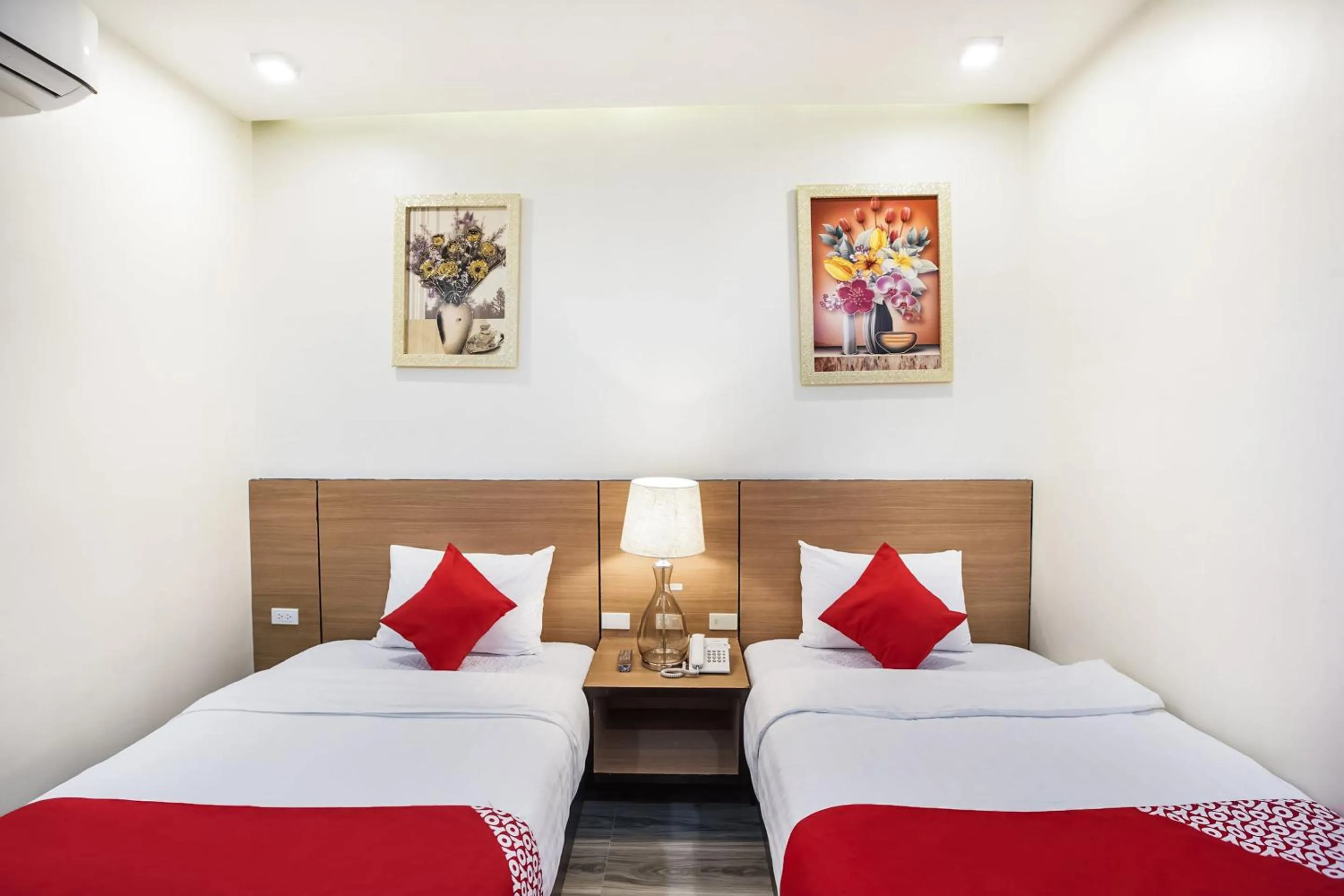 Bedroom, Bed in OYO 489 Casa Mia Hotel Suites