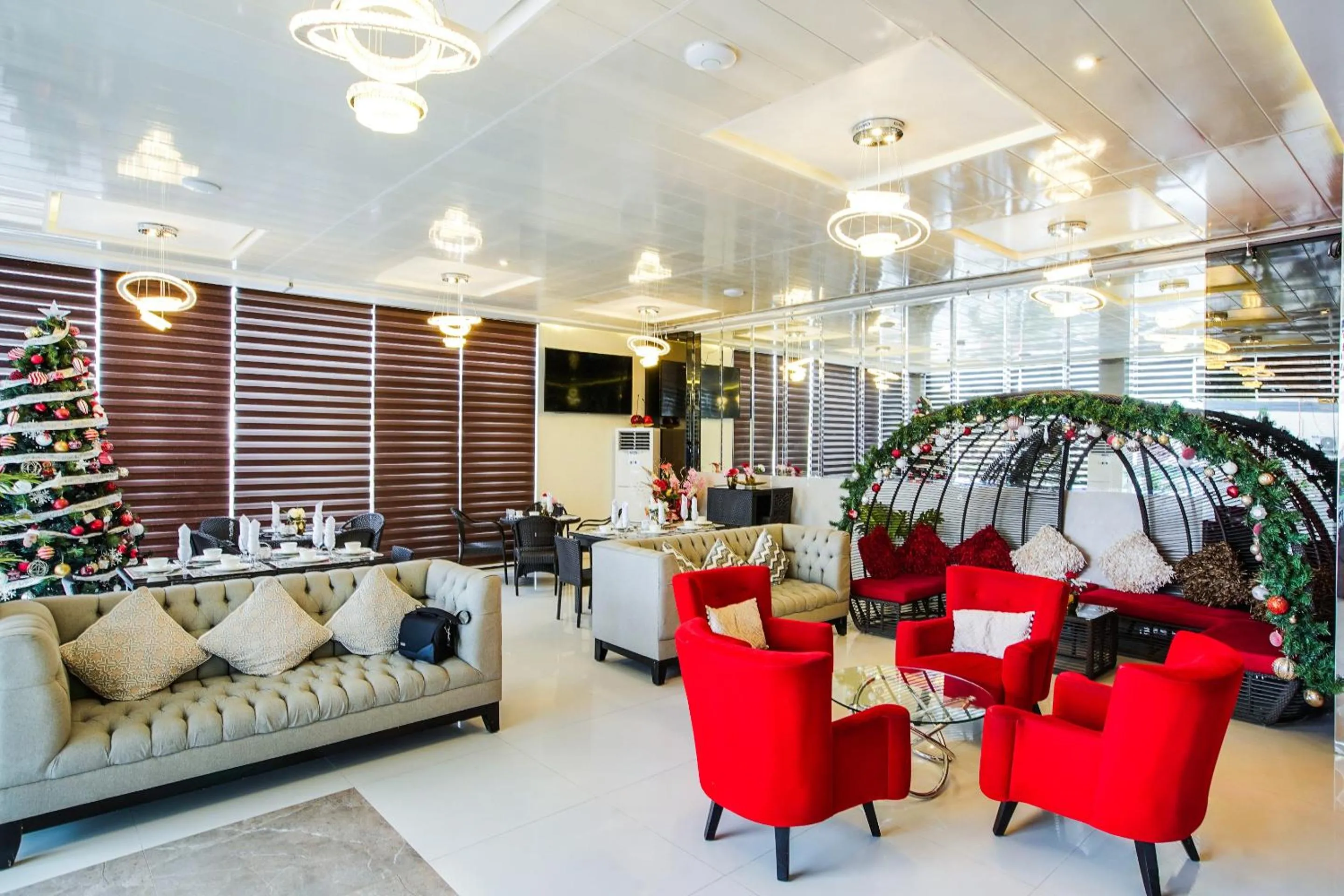 Lobby or reception in OYO 489 Casa Mia Hotel Suites