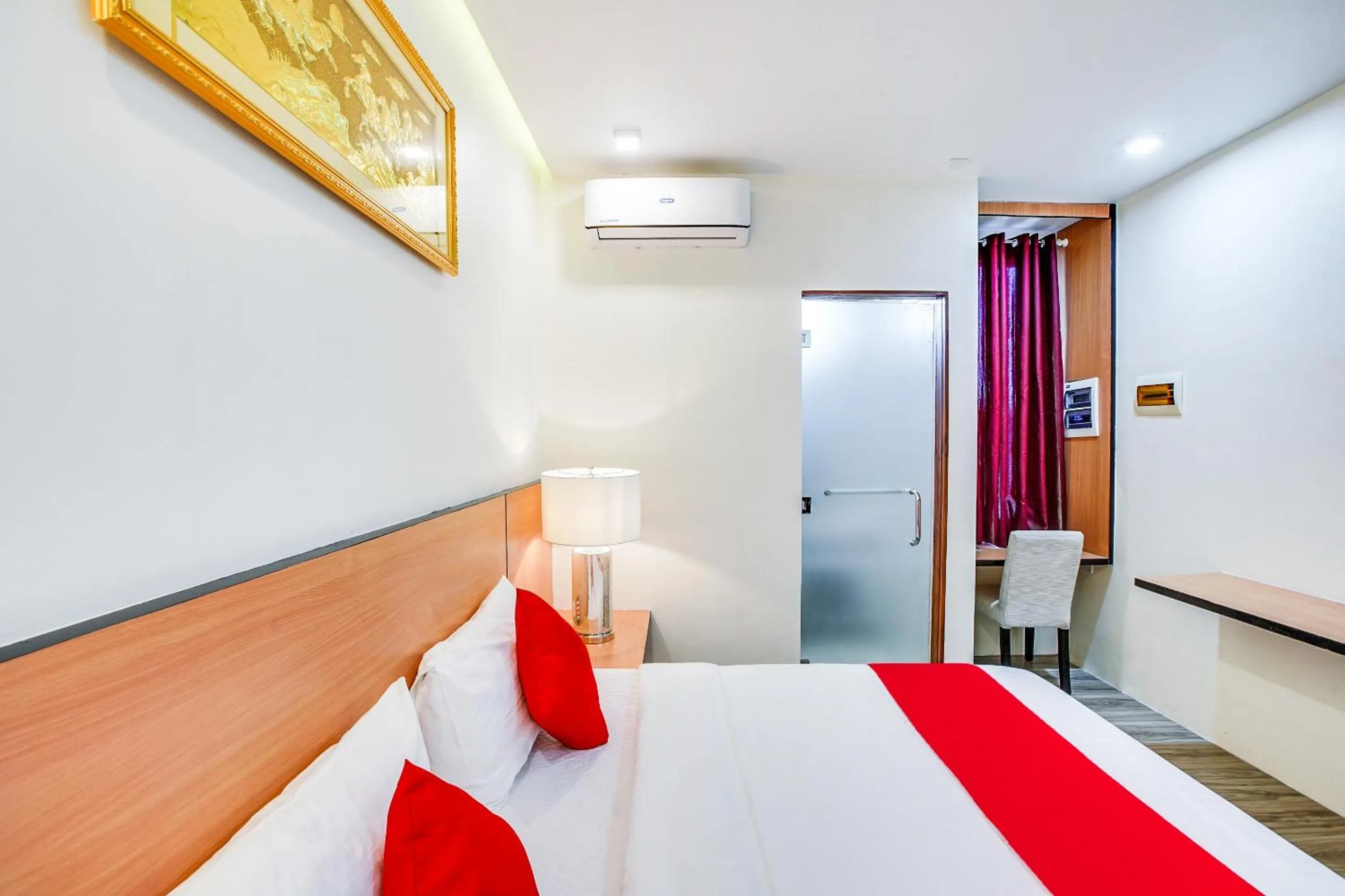 Bedroom, Bed in OYO 489 Casa Mia Hotel Suites