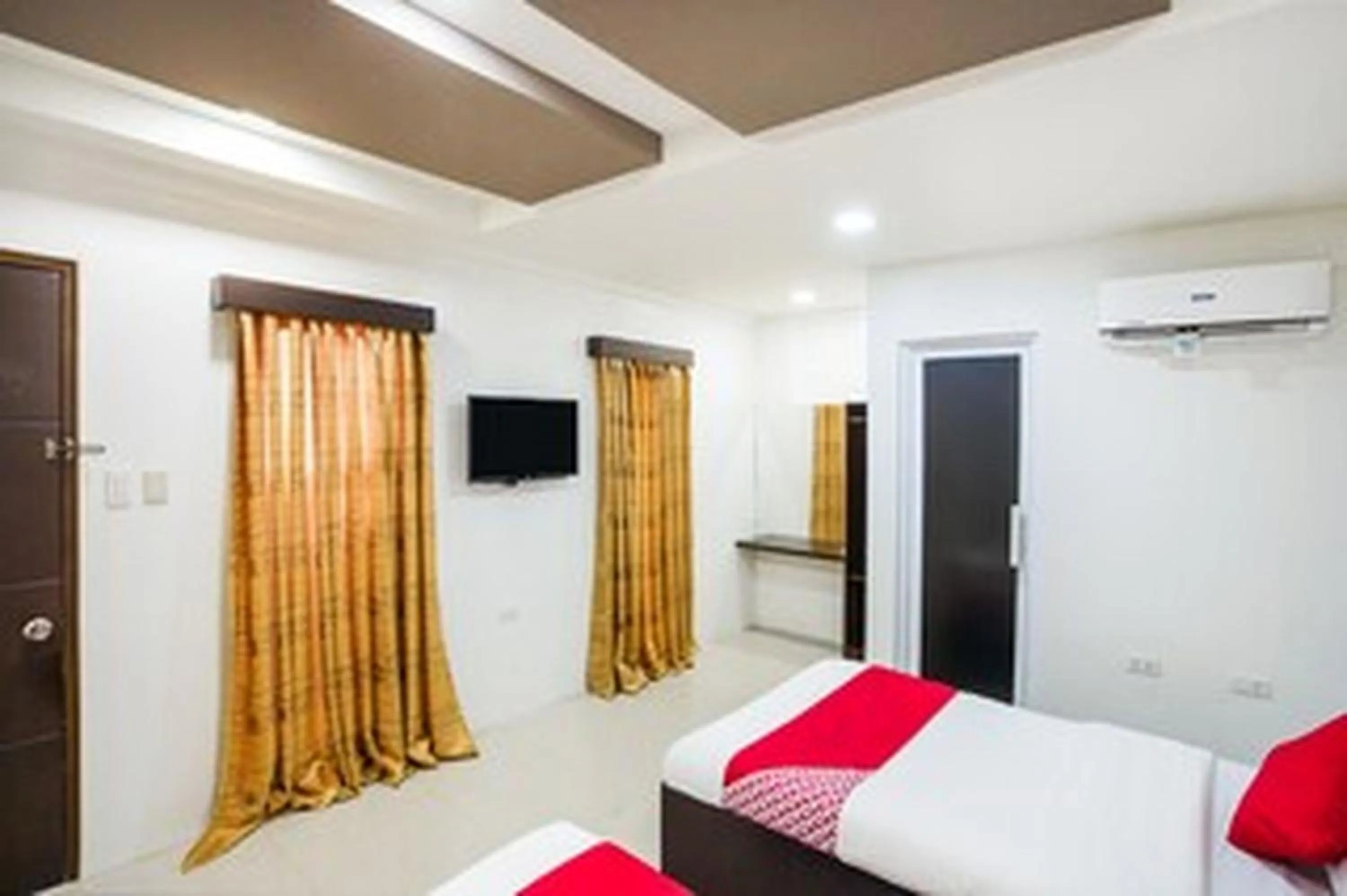 Bed in OYO 489 Casa Mia Hotel Suites