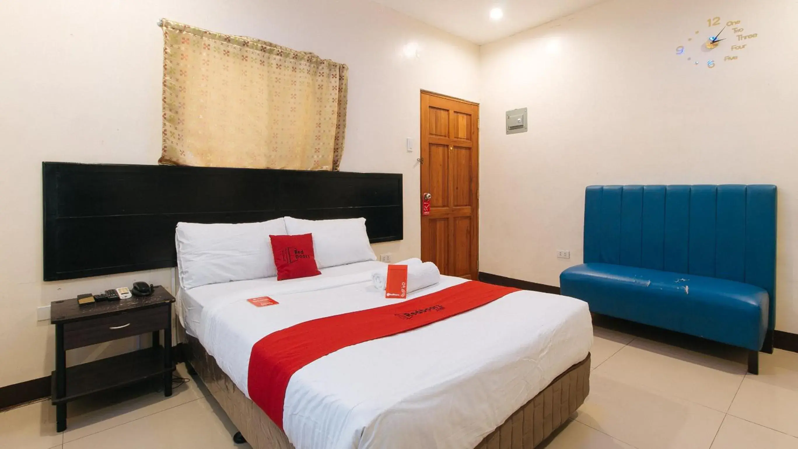 RedDoorz at V-Cat Apartelle Sampaloc Manila RedDoorz at V-Cat Apartelle Sampaloc Manila