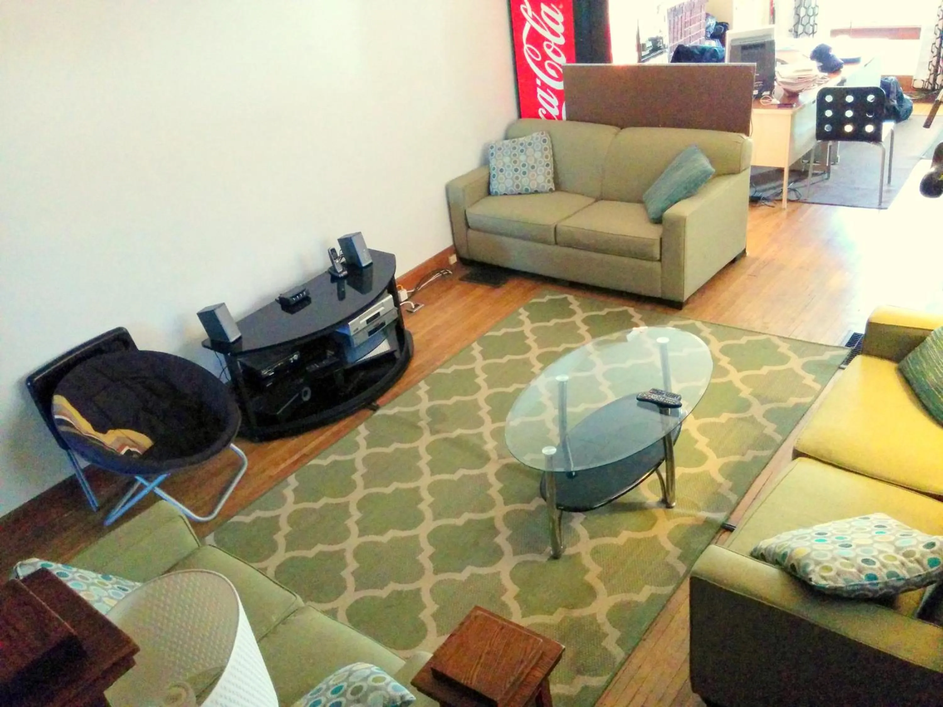 Communal lounge/ TV room in The Wayfaring Buckeye Hostel