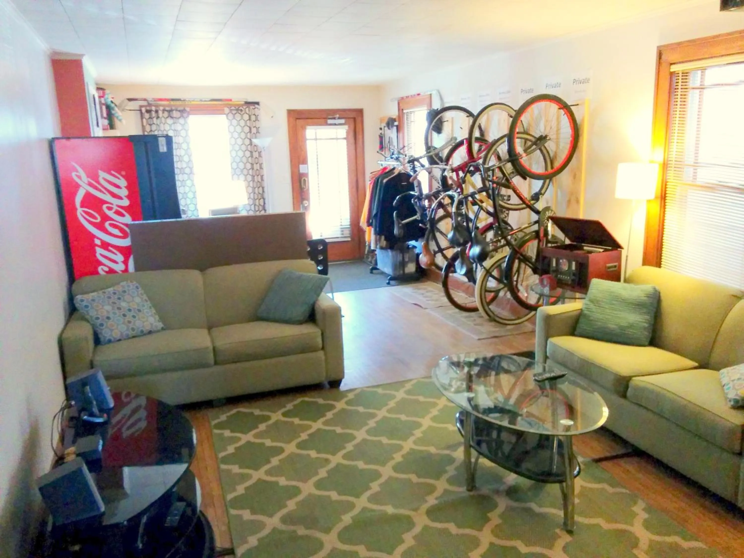 Communal lounge/ TV room in The Wayfaring Buckeye Hostel