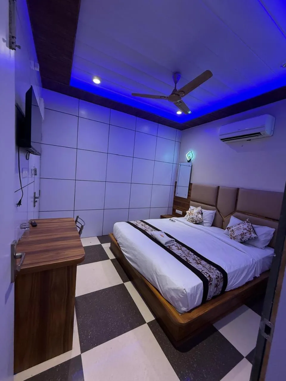 Hotel Kamla Palace