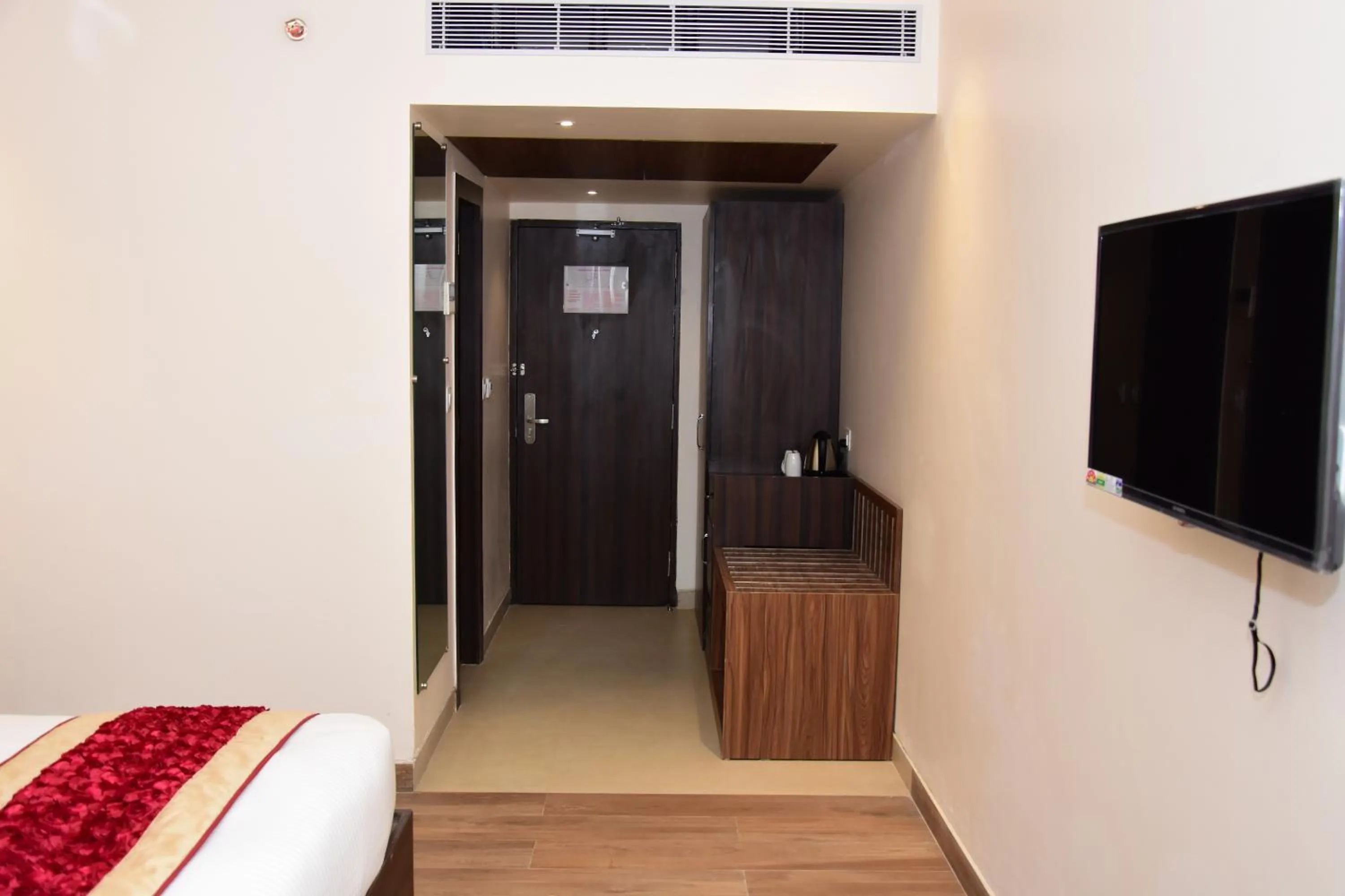 Facade/entrance, Bed in Comfort Inn Lakhimpur