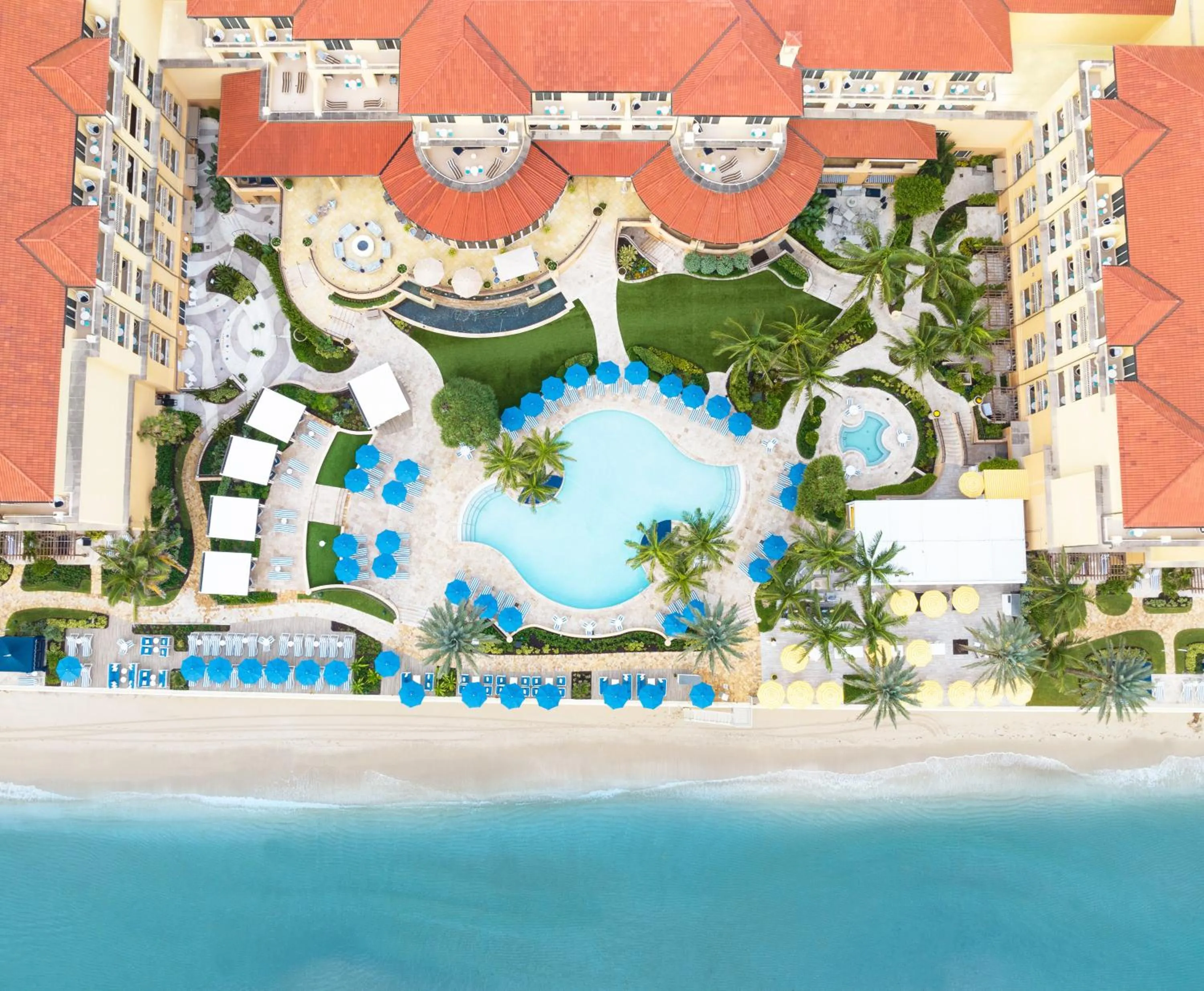 Swimming pool in Eau Palm Beach Resort & Spa