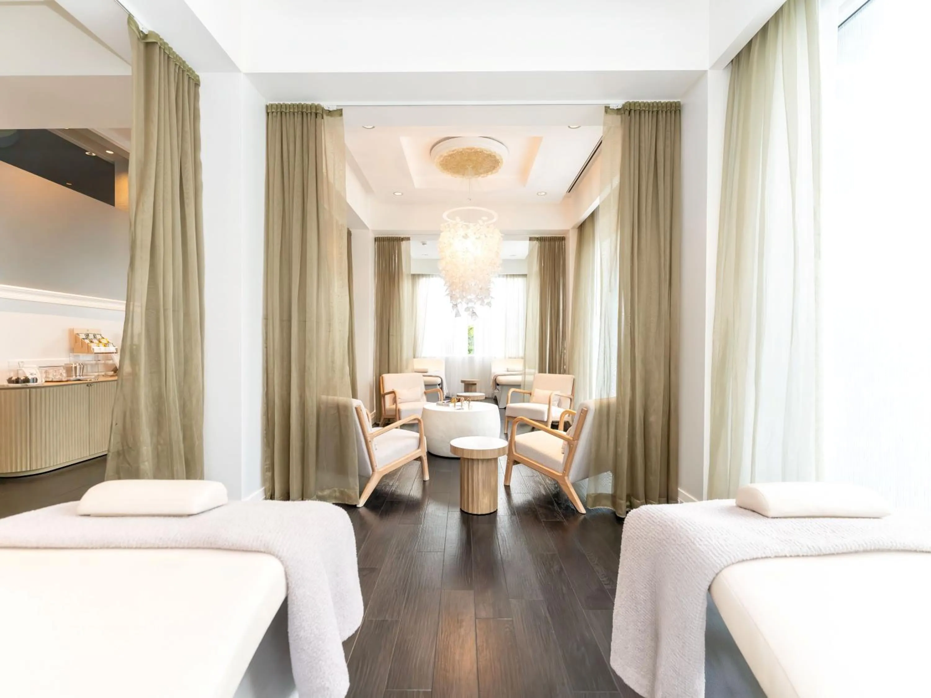 Spa and wellness centre/facilities, Bed in Eau Palm Beach Resort & Spa