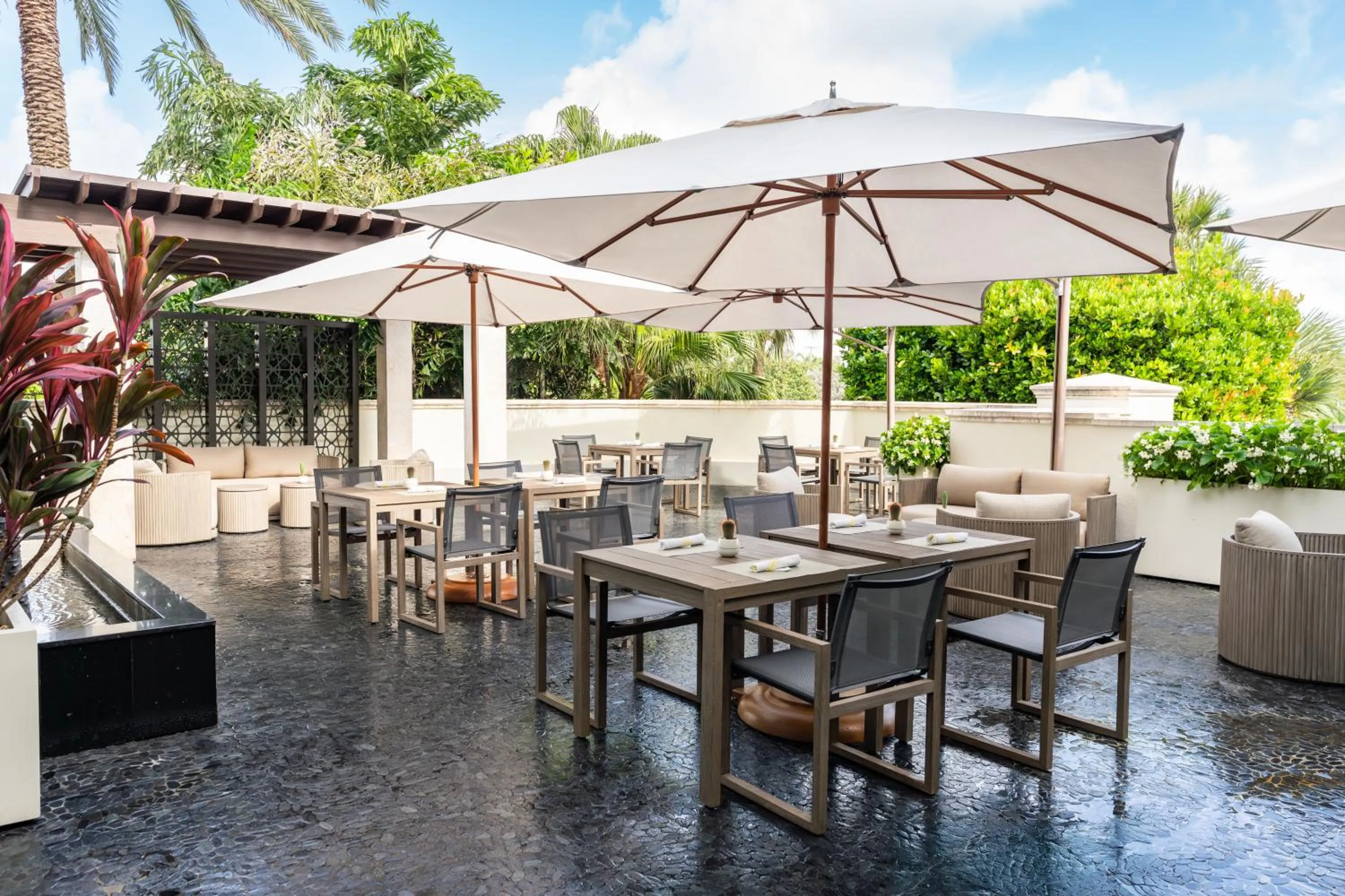 Restaurant/places to eat in Eau Palm Beach Resort & Spa