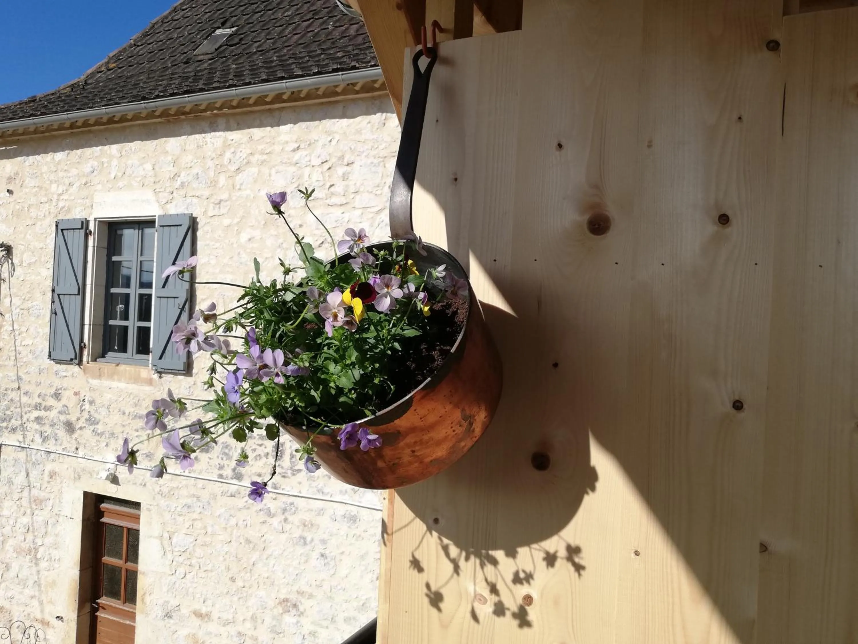 Decorative detail in Le Puits de Garival