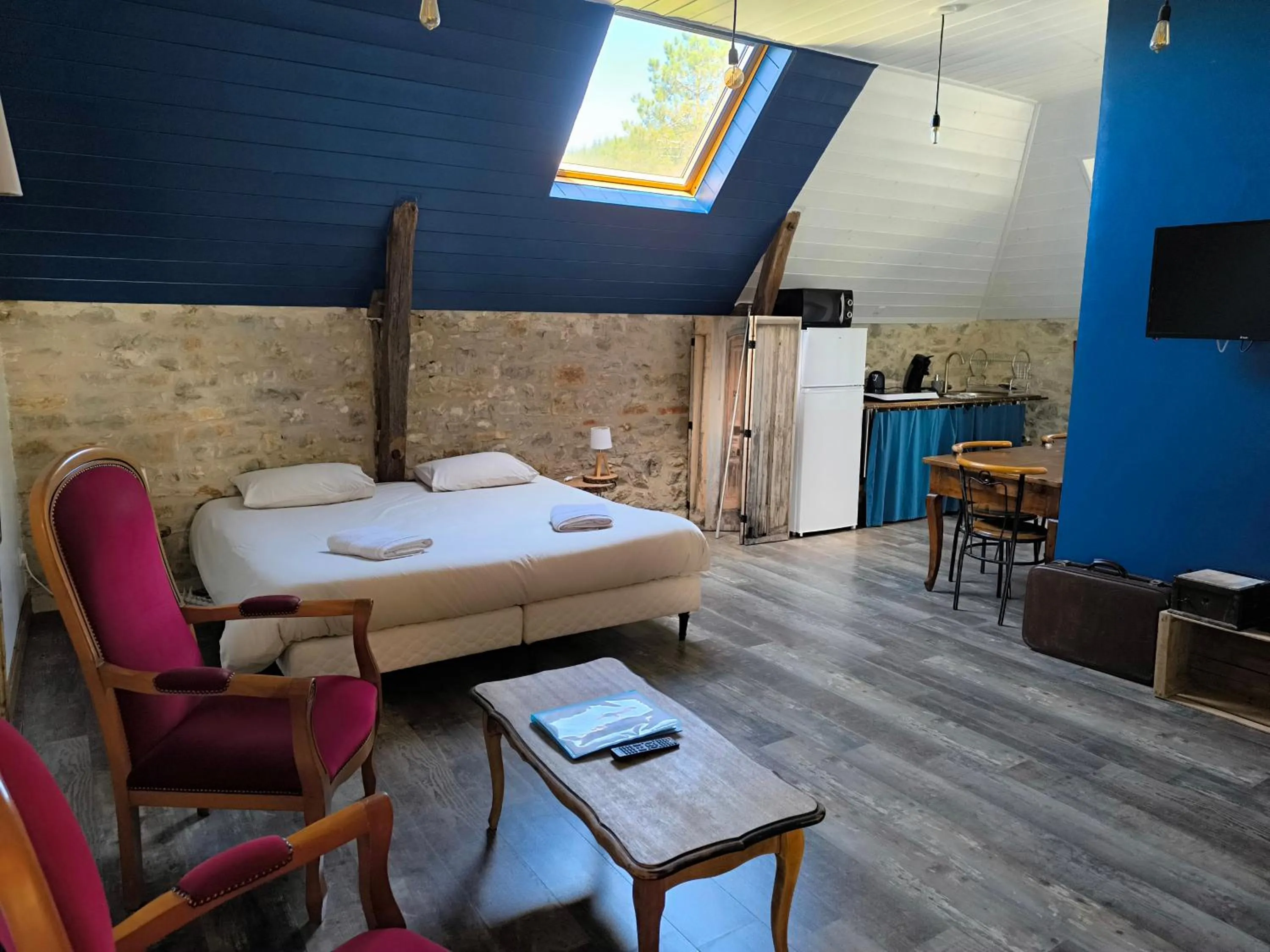 Bedroom, Bed in Le Puits de Garival