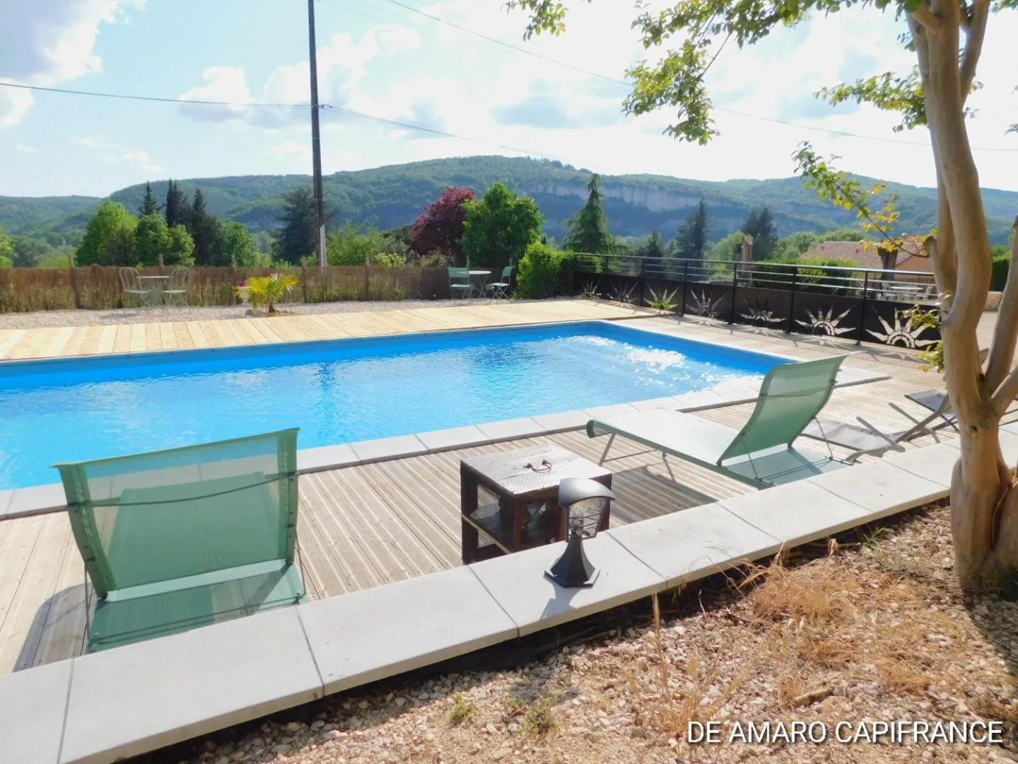 Pool view in Le Puits de Garival