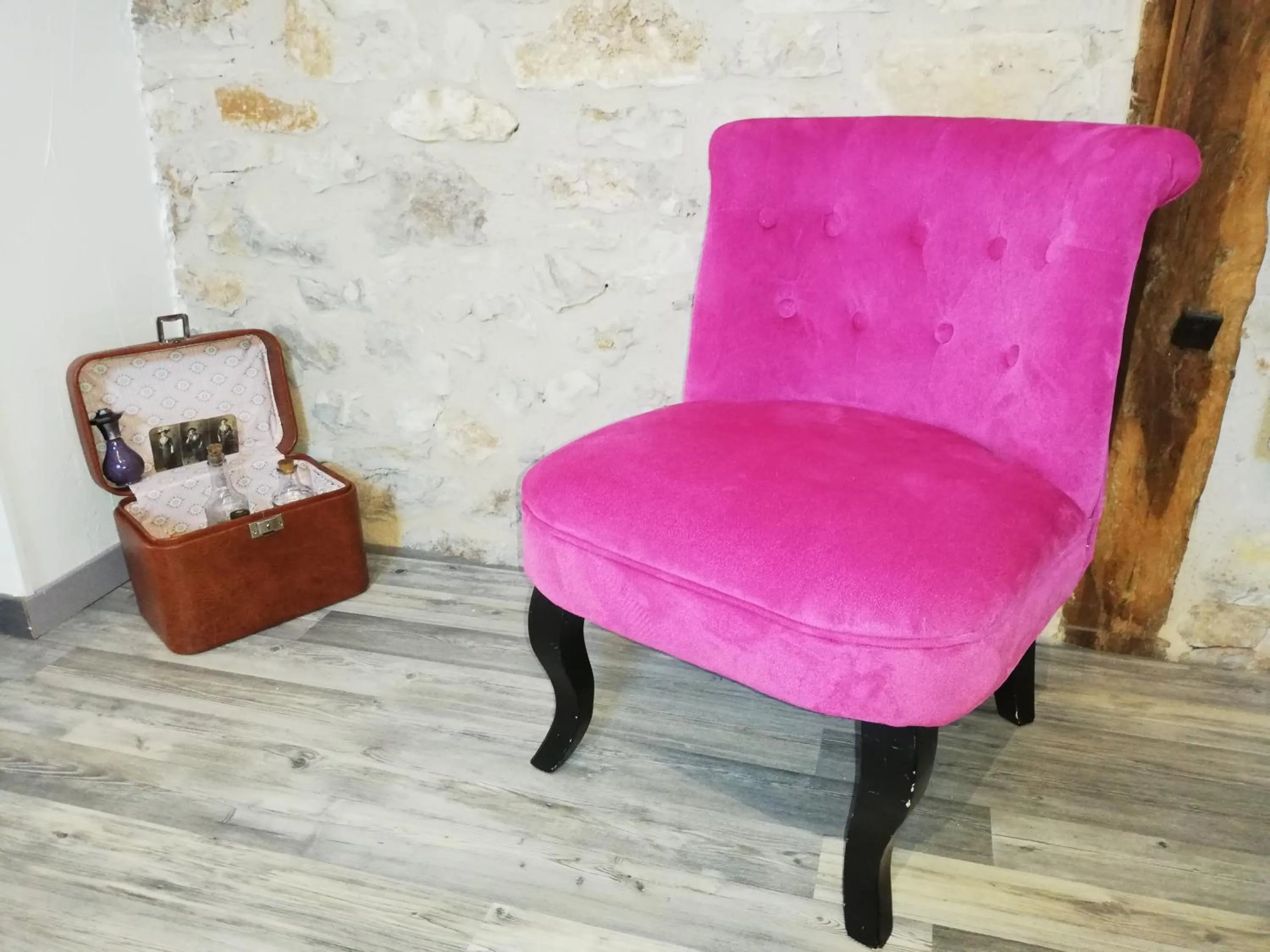 Decorative detail in Le Puits de Garival