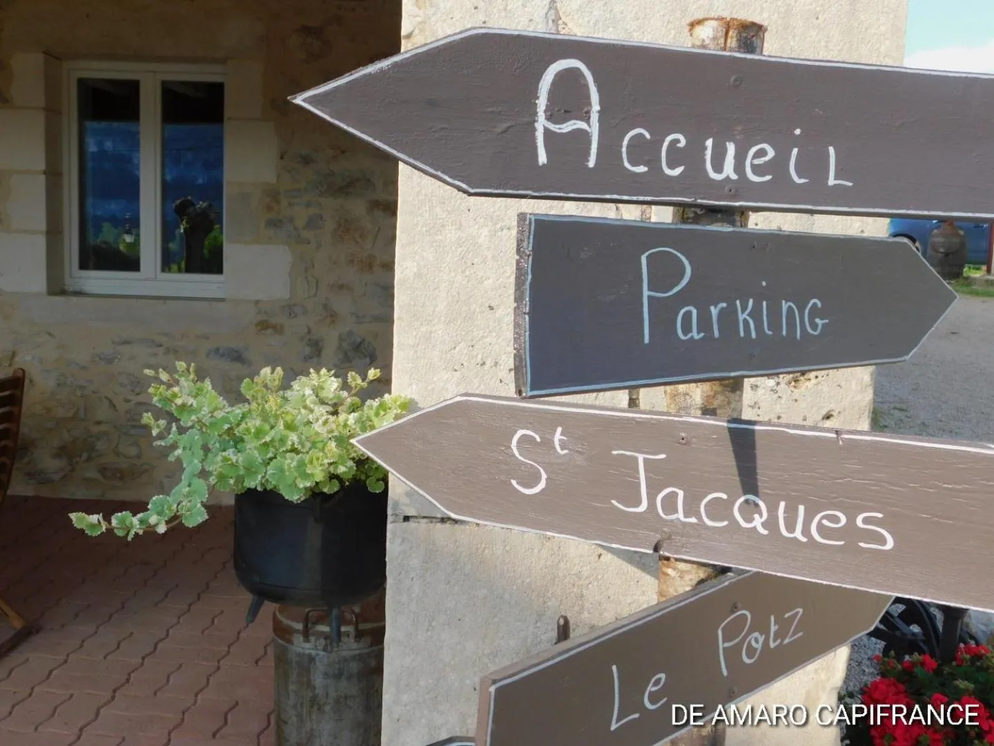 Decorative detail in Le Puits de Garival