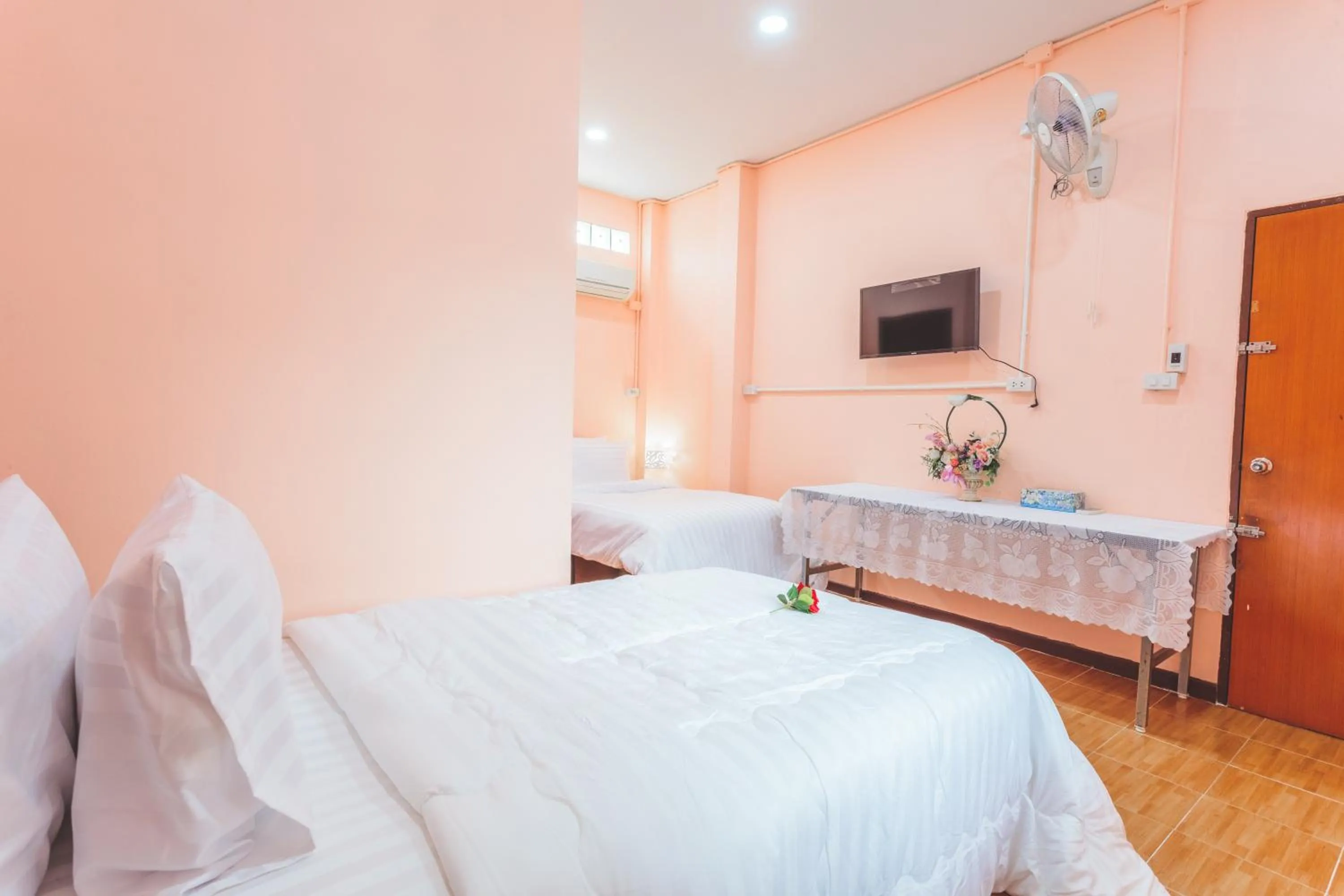 Twin Room with Private Bathroom in Gaiwandhanat Homestay