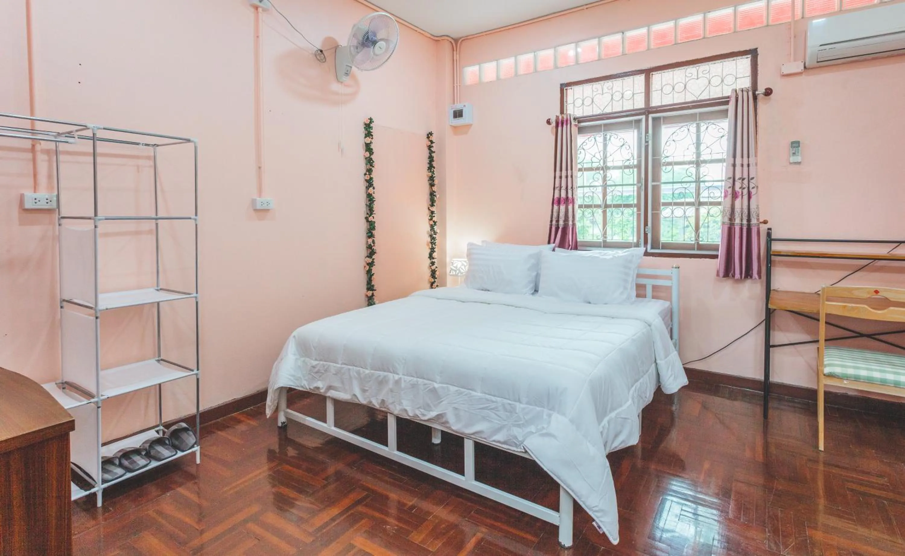 King Room with Balcony in Gaiwandhanat Homestay
