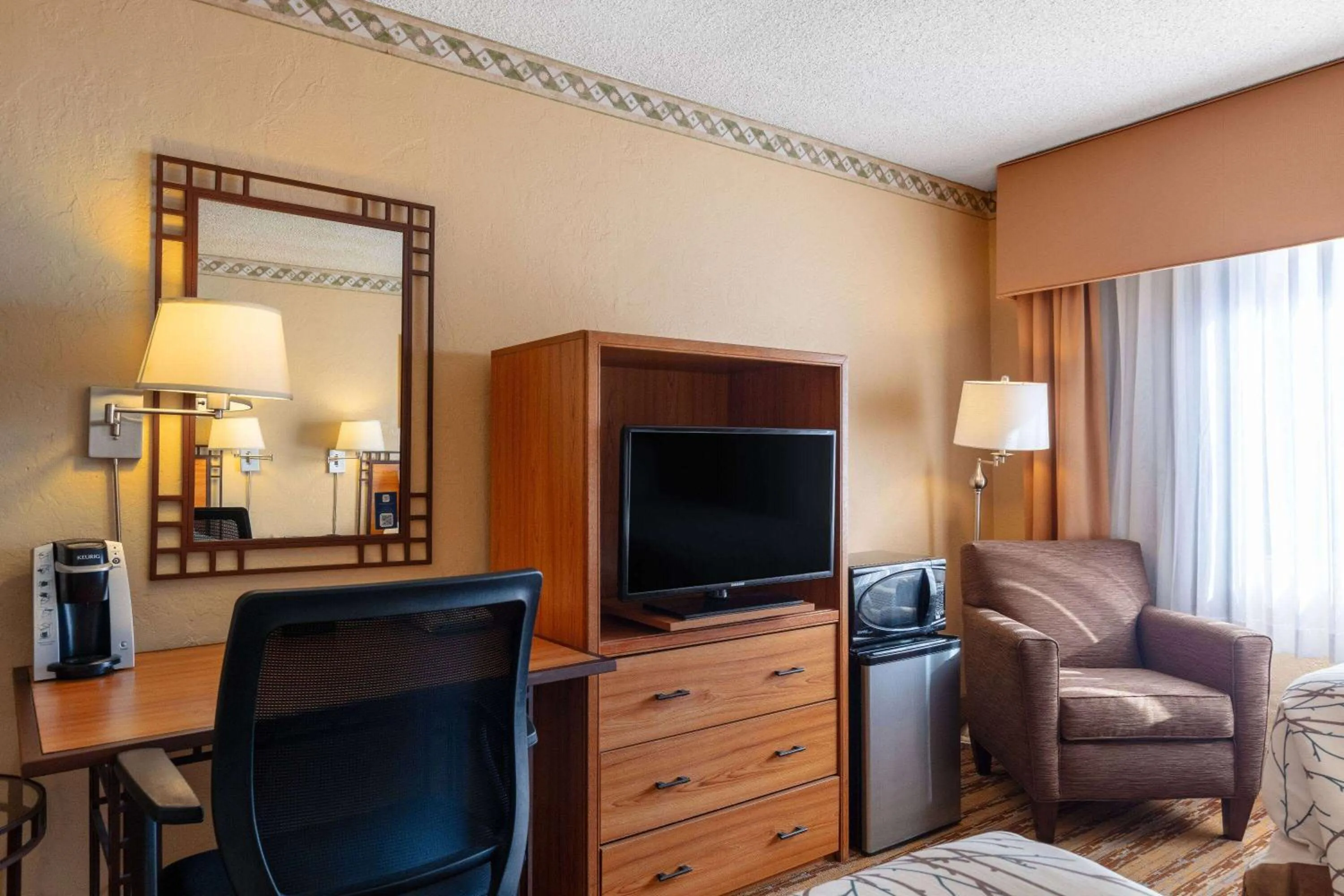 Bed in Travelodge by Wyndham Seattle By The Space Needle