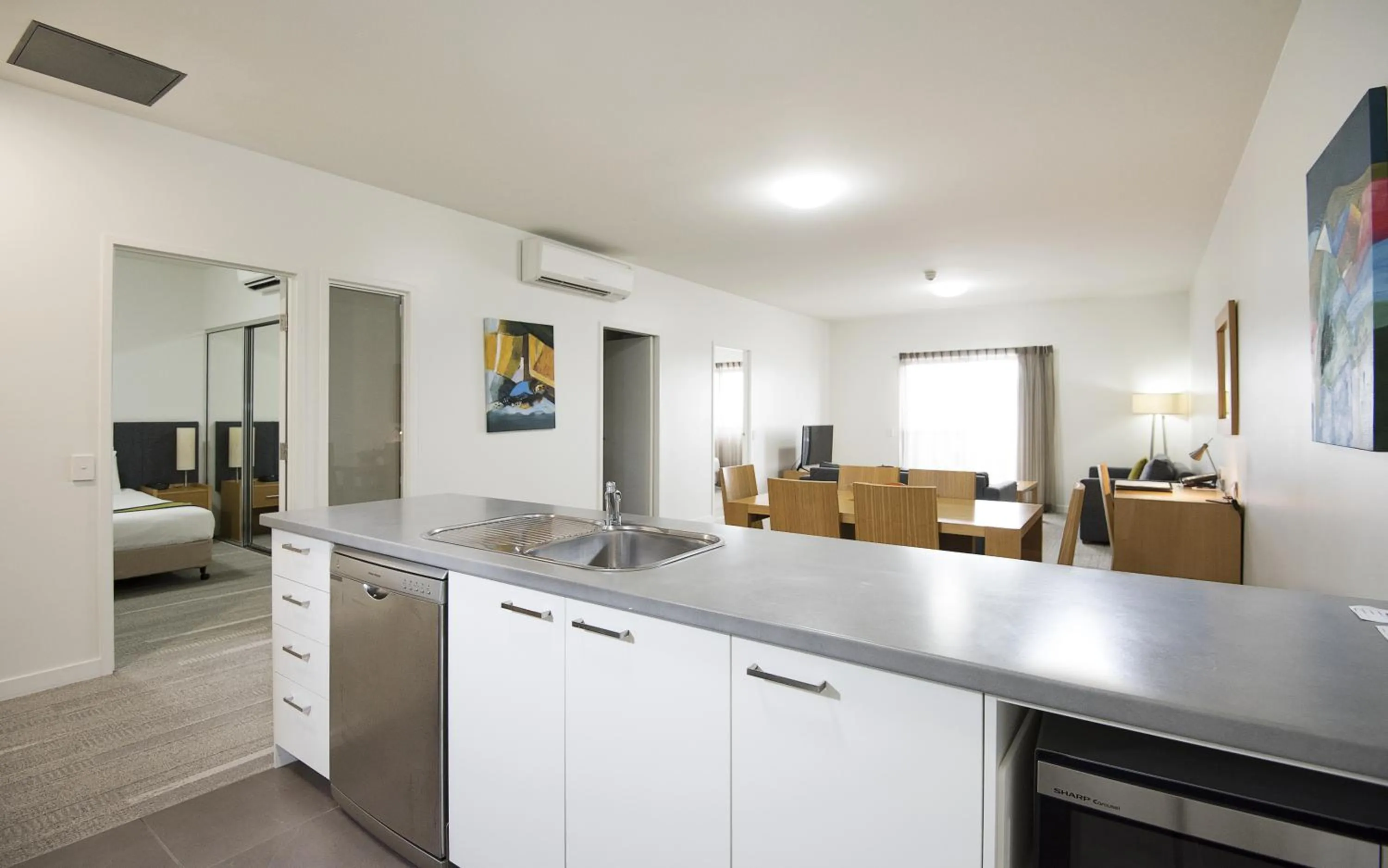 Kitchen or kitchenette in MainStay Suites Mackay
