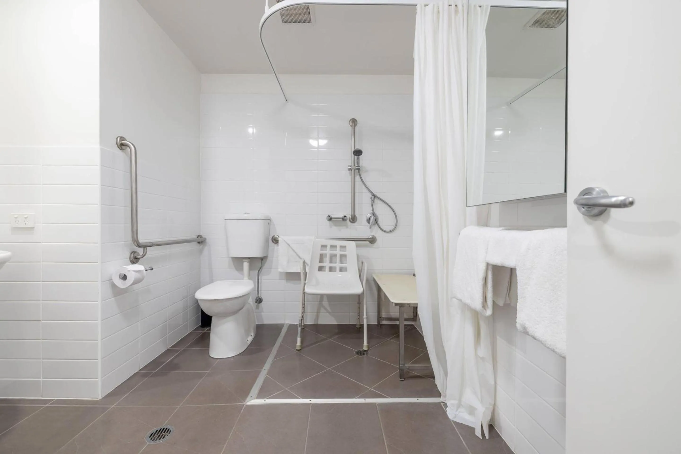 Bedroom in MainStay Suites Mackay
