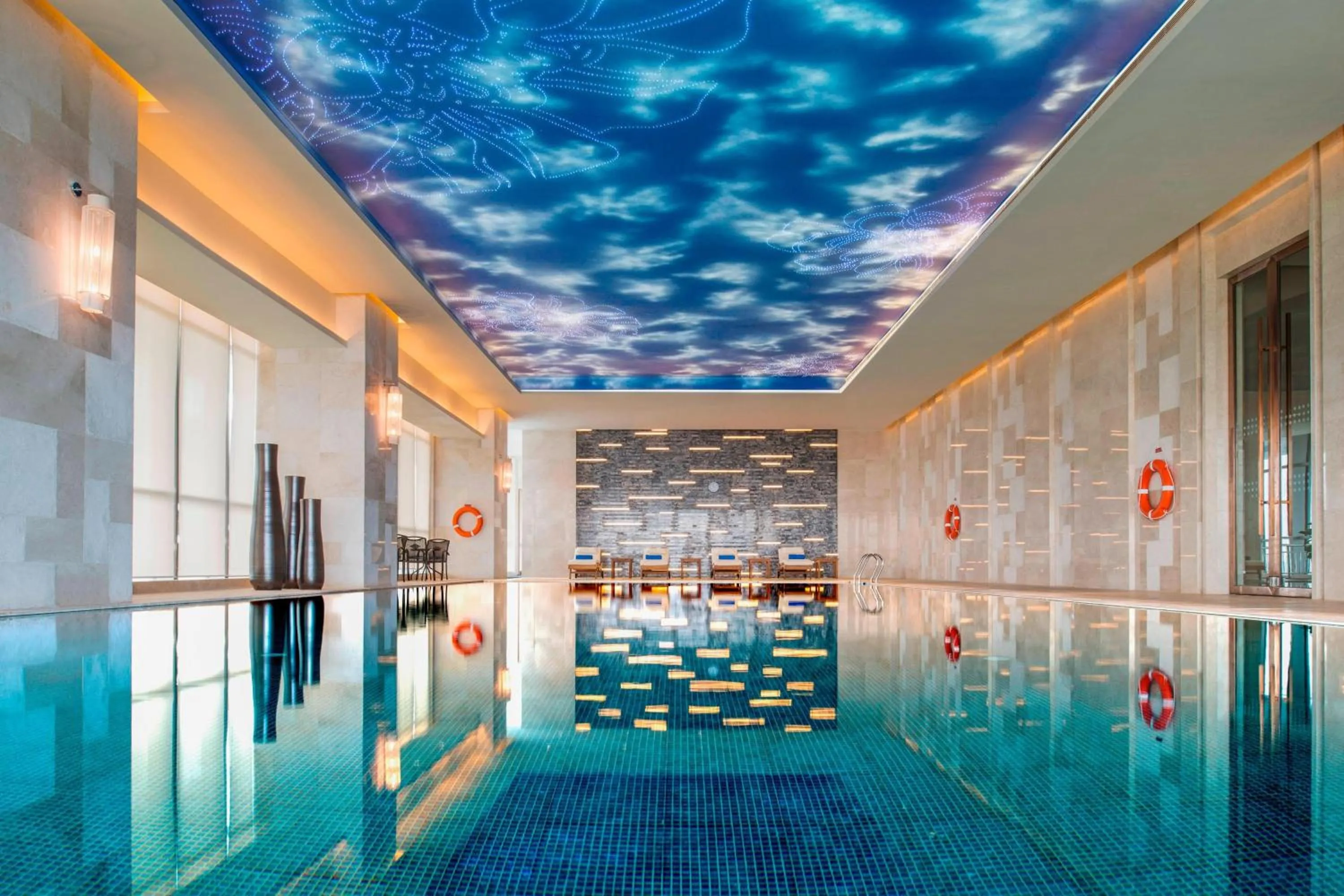 Swimming pool in Le Meridien Yixing Hotel