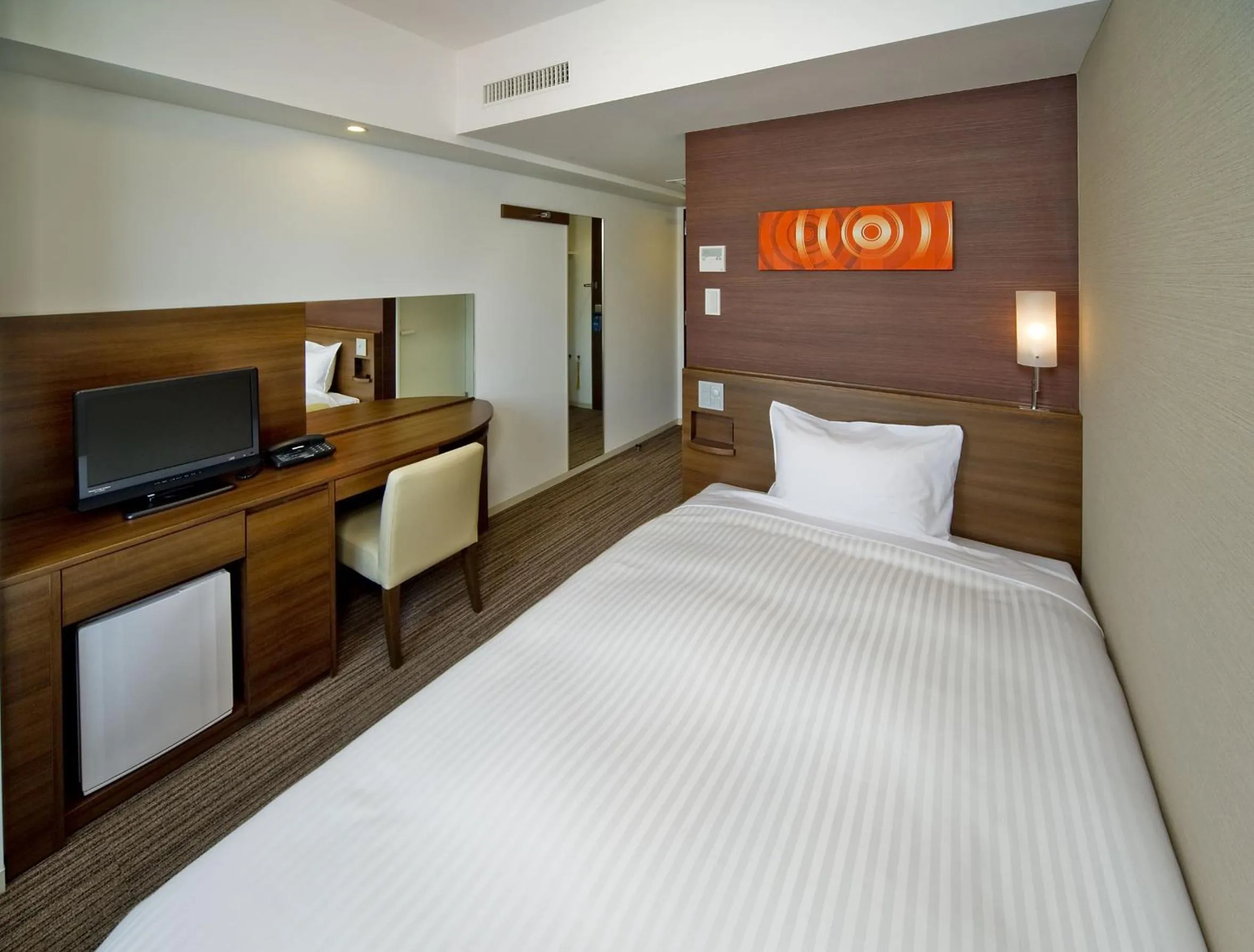 Double Room with Small Double Bed - Smoking in Sotetsu Fresa Inn Yokohama Totsuka - Renovated in March 31st 2025