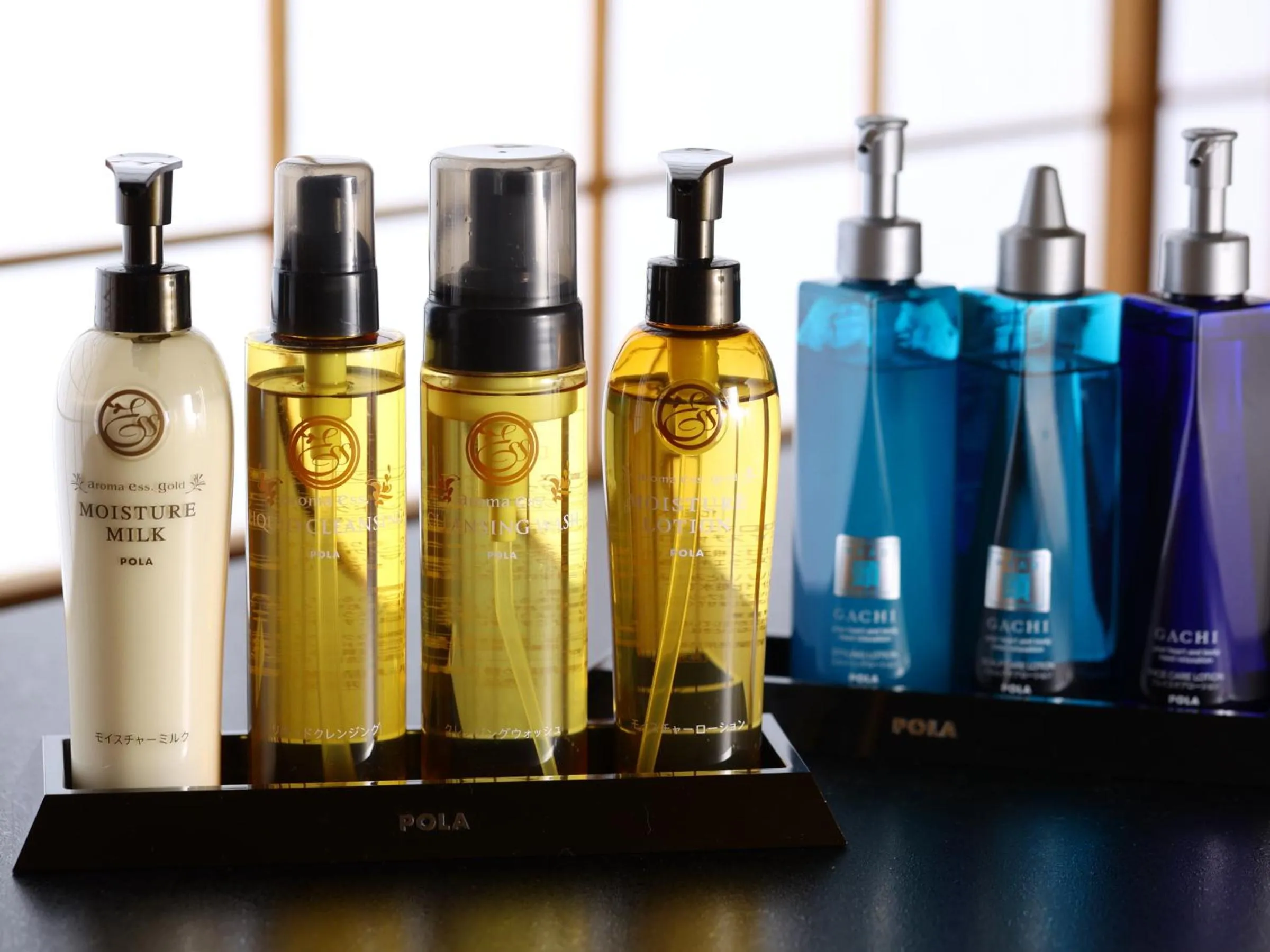 Photo of the whole room in Yorozuya