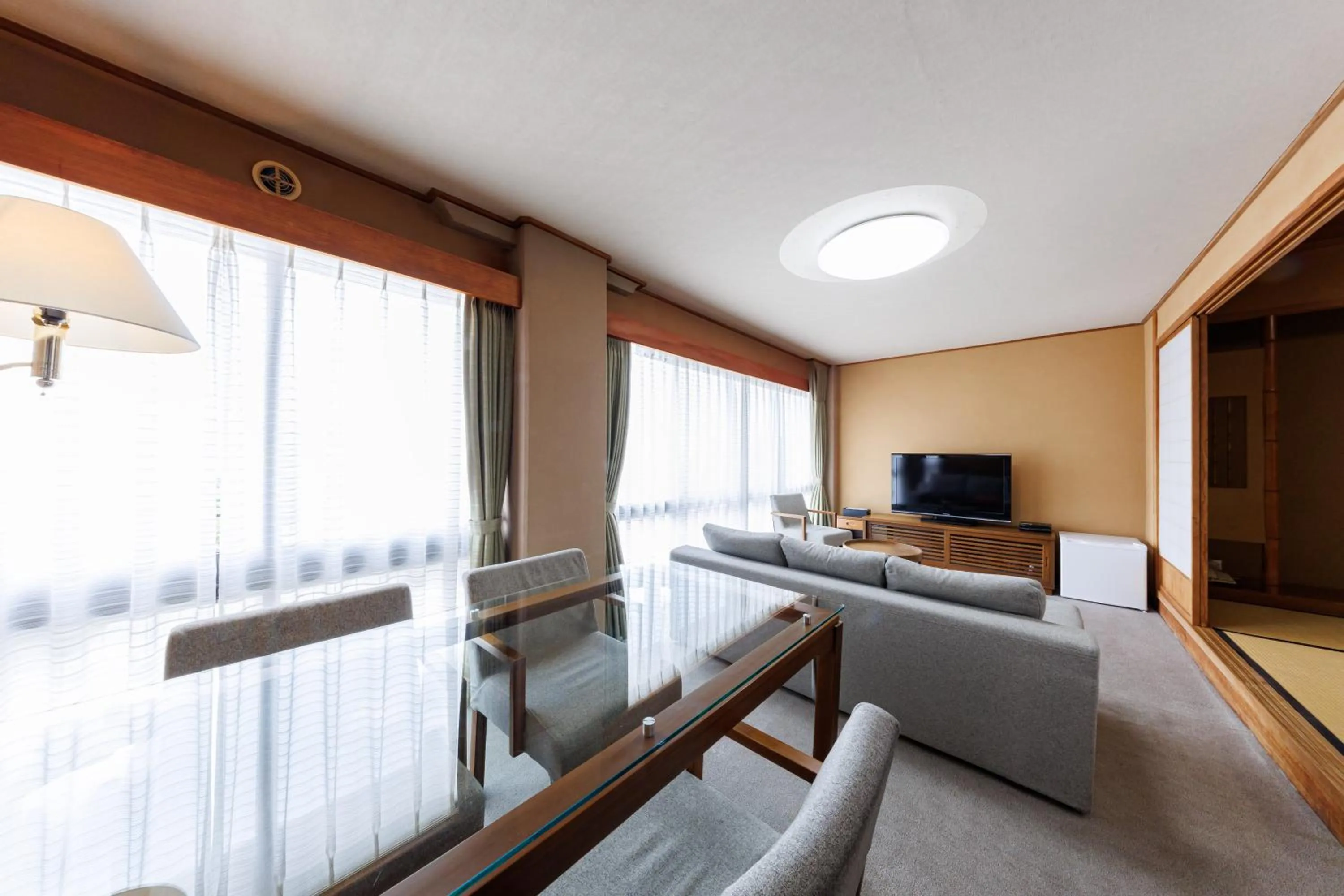 Photo of the whole room in Yorozuya