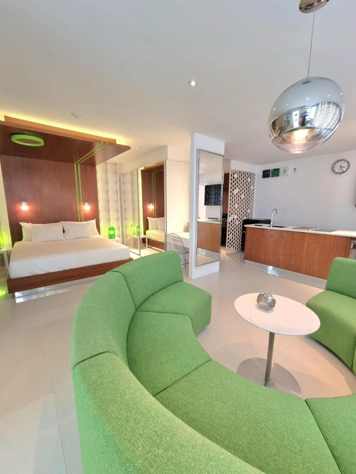 Kitchen or kitchenette in Chill Hotel Seminyak