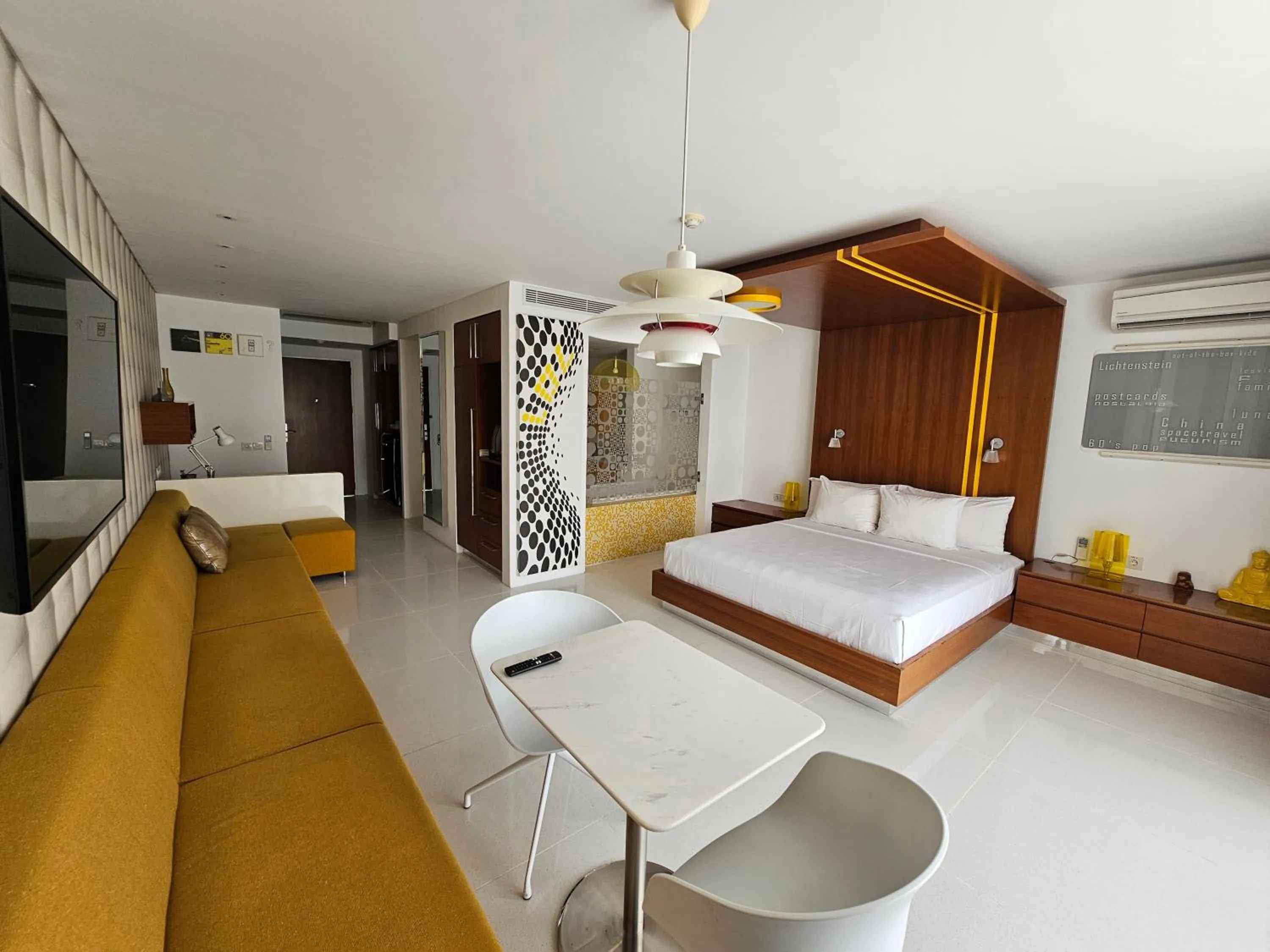 TV and multimedia, Bed in Chill Hotel Seminyak