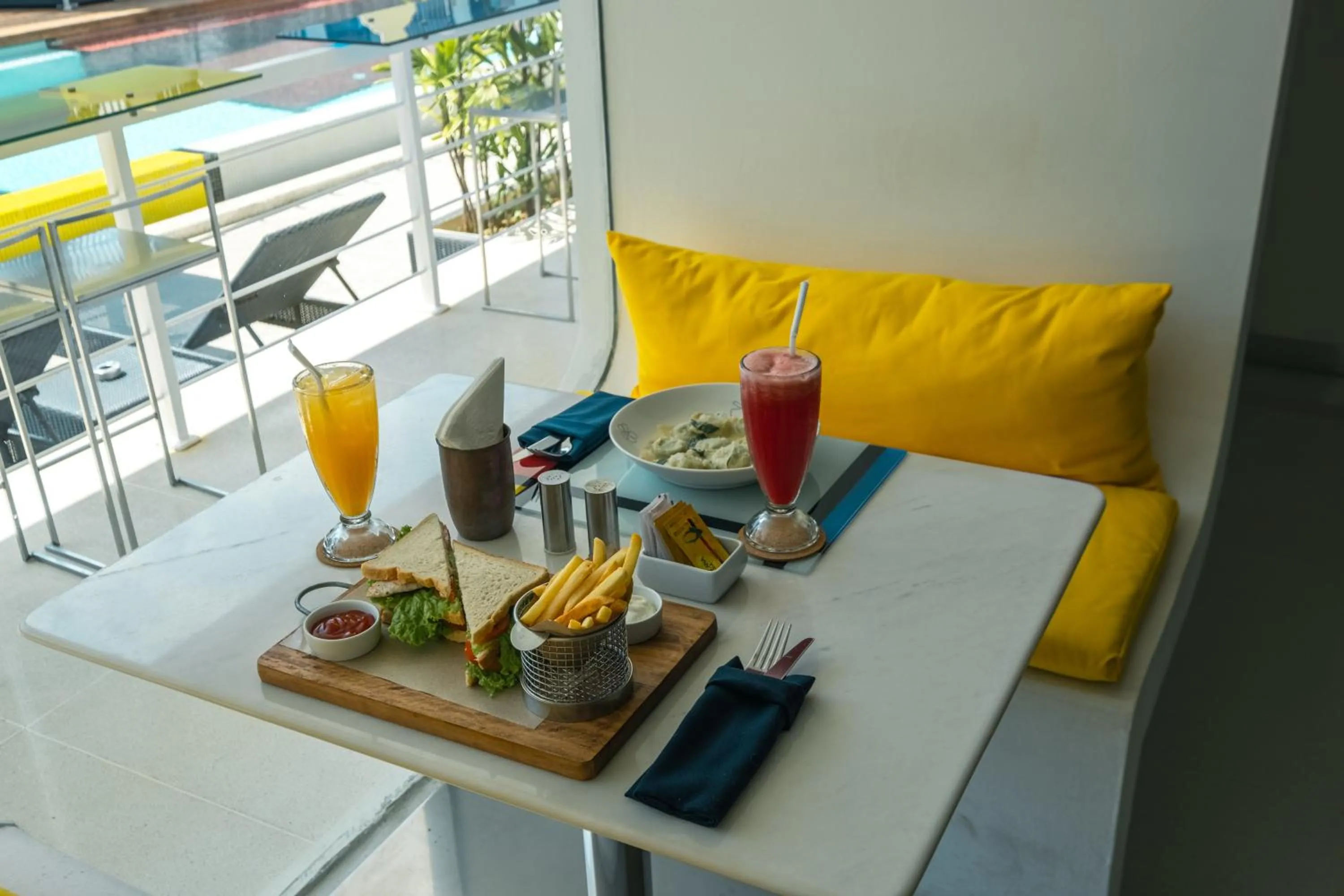 Food and drinks in Chill Hotel Seminyak
