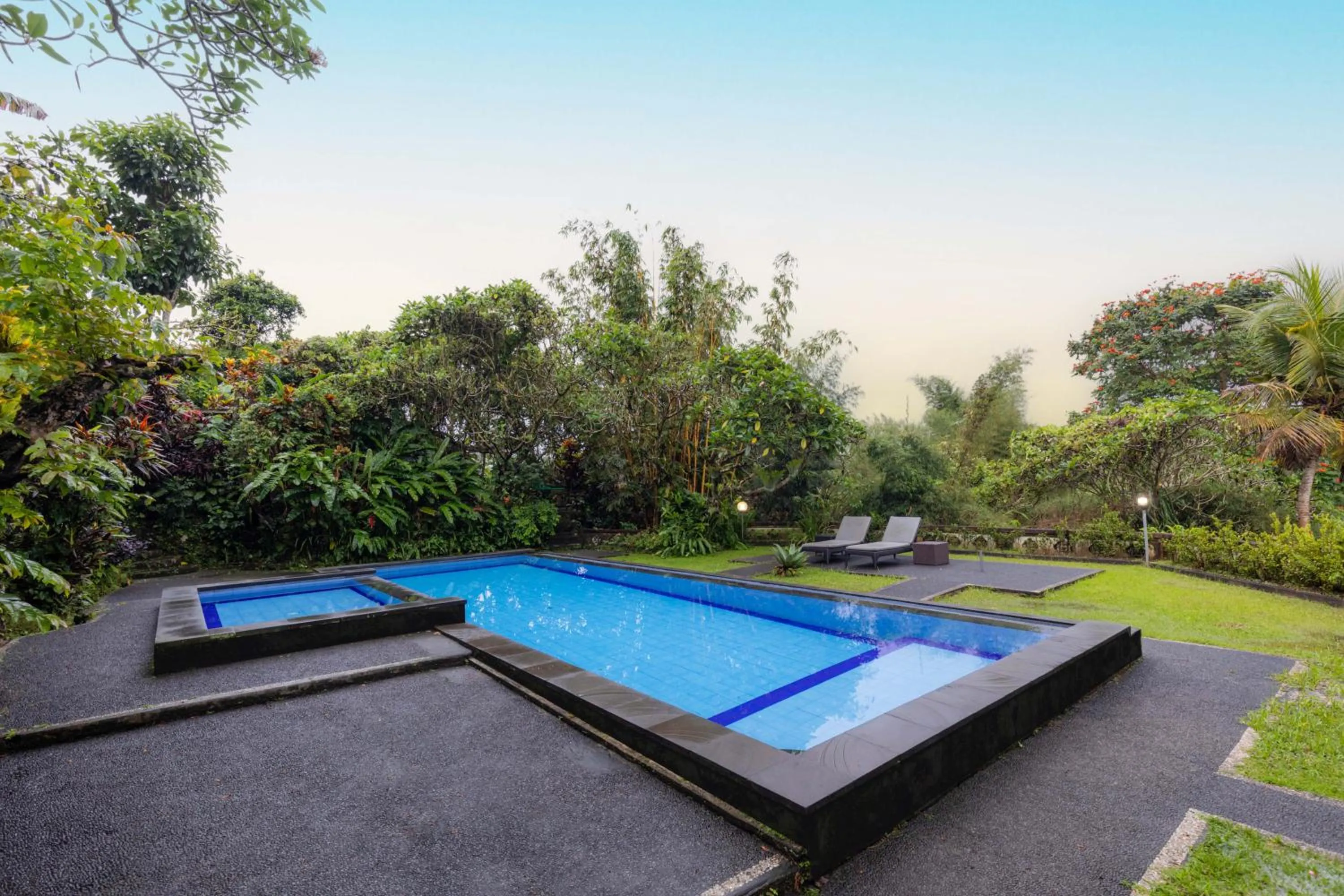 Swimming pool in Taman Indrakila