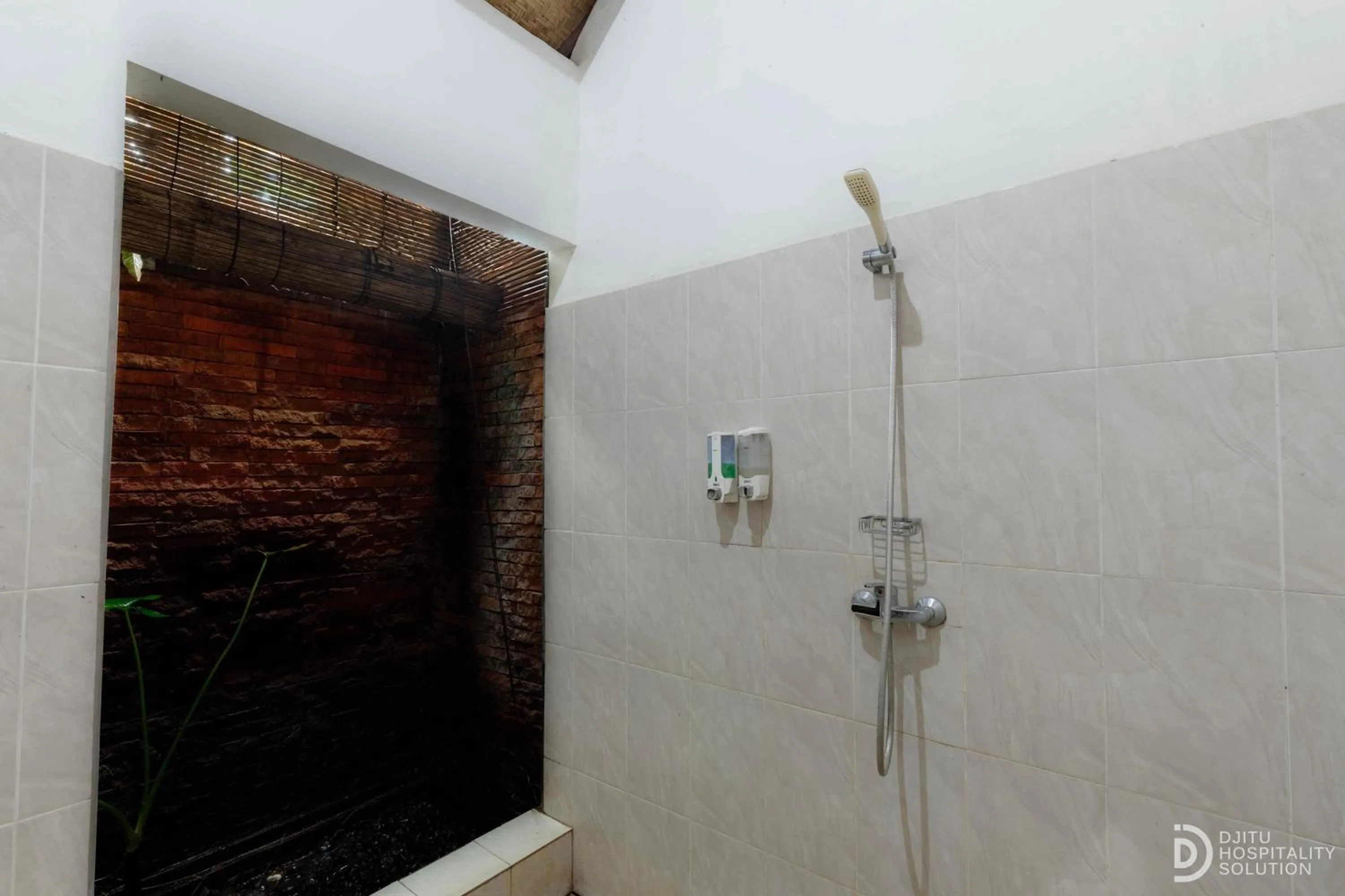 Shower in Taman Indrakila