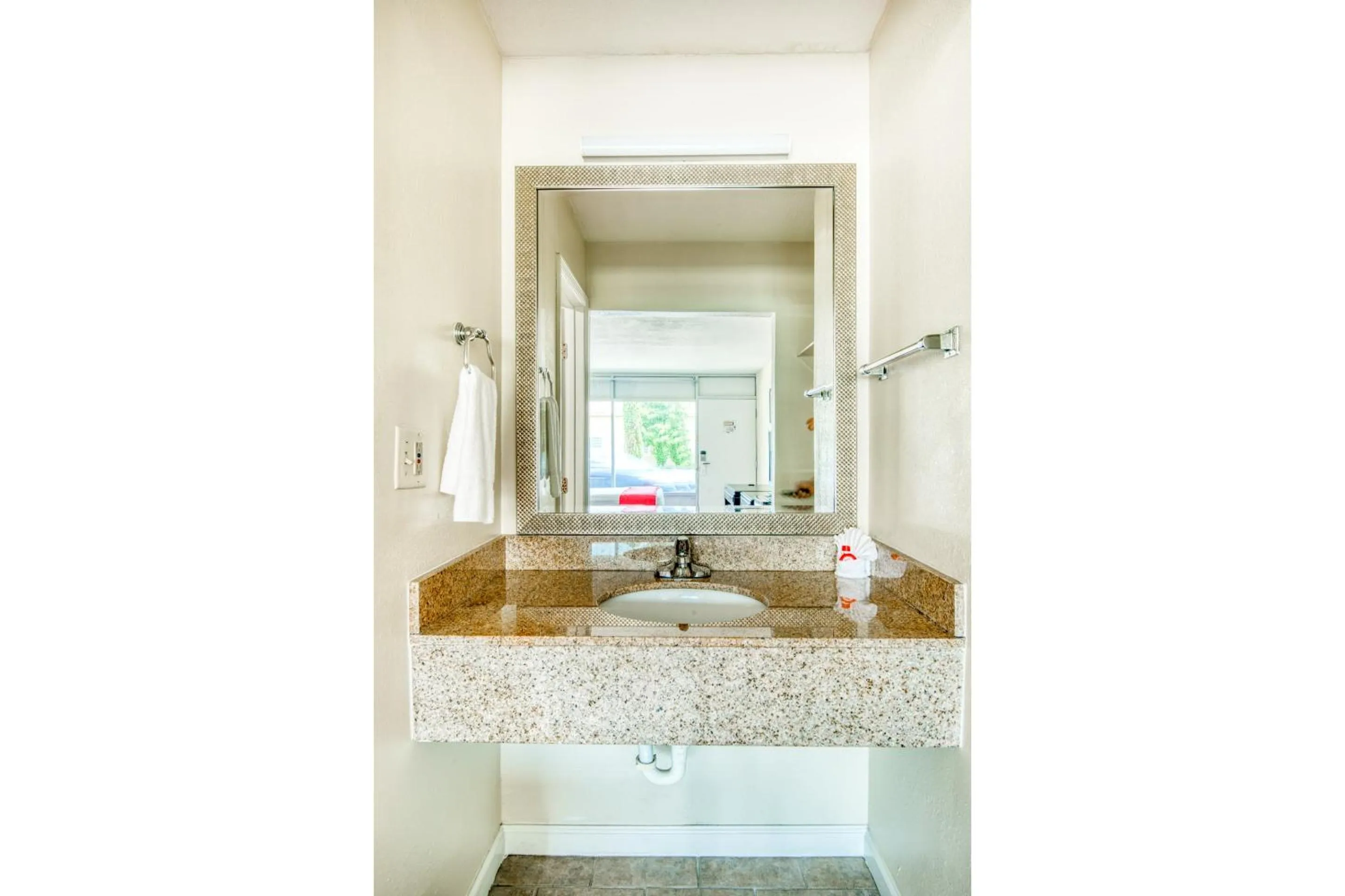 Bathroom in Hotel Belair Orlando Near Florida Mall