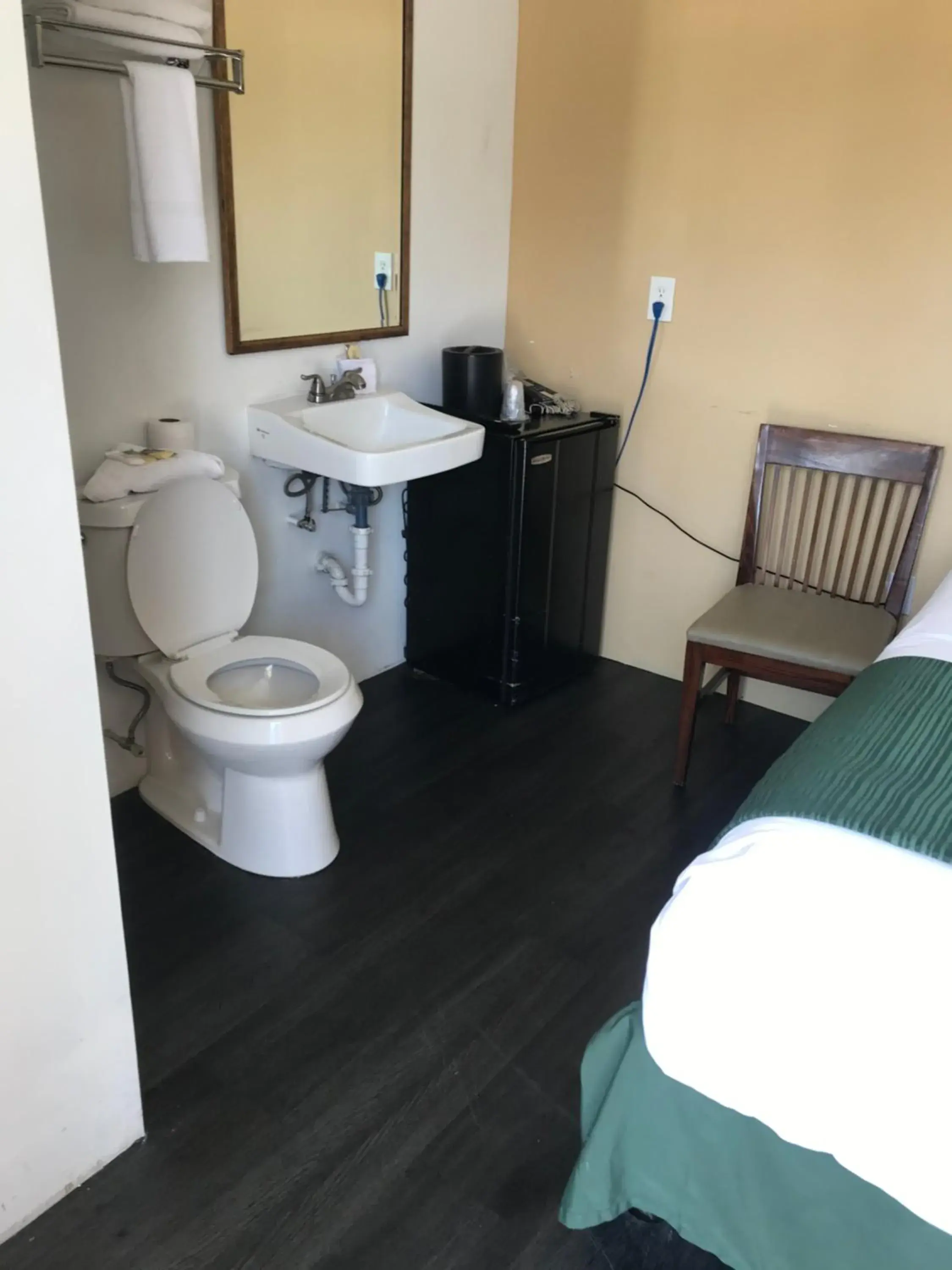 Bed in Hotel Belair Orlando Near Florida Mall Bed in Hotel Belair Orlando Near Florida Mall