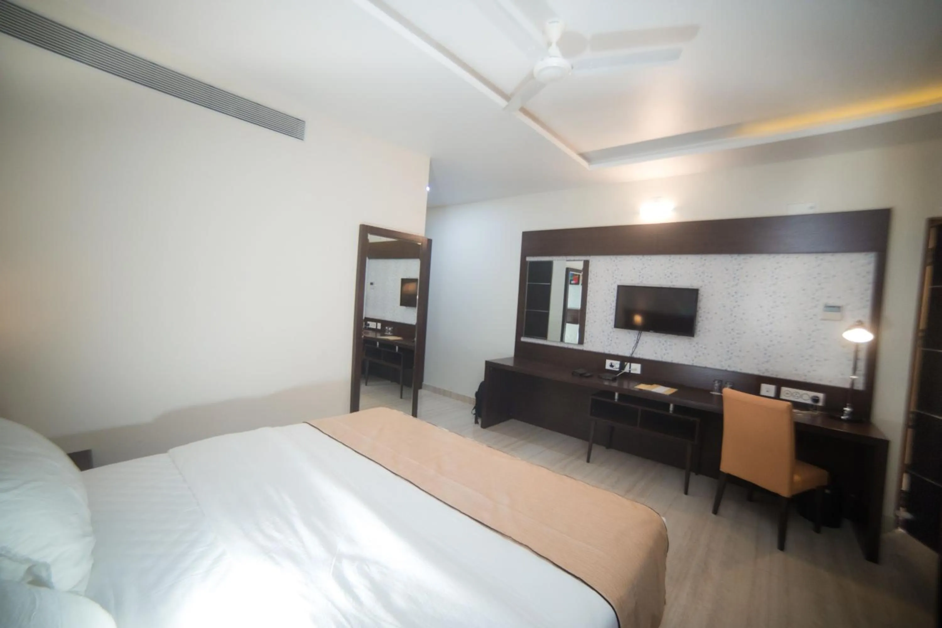 TV and multimedia, Bed in Fortune Plaza Hotel