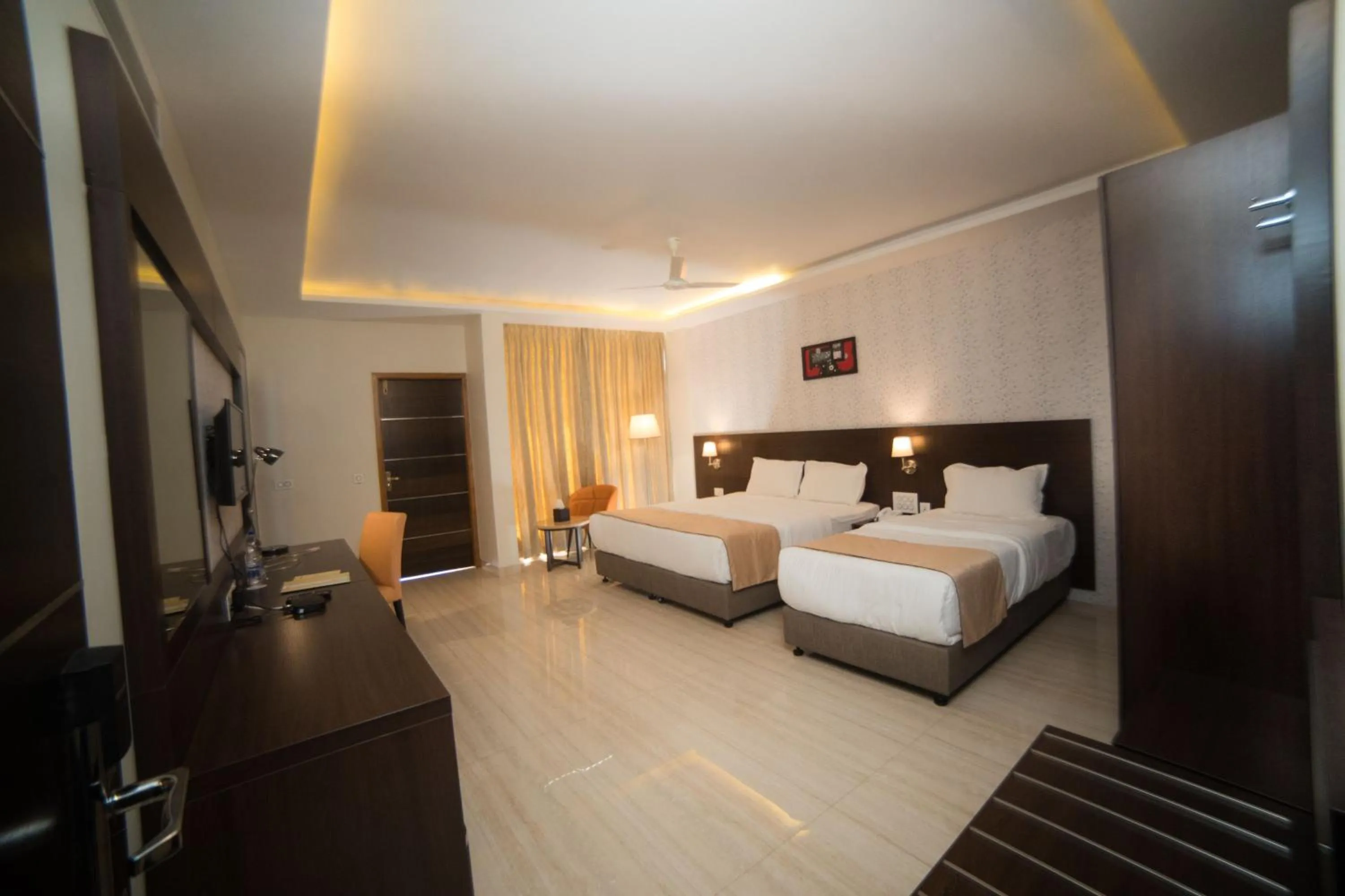 Photo of the whole room, Bed in Fortune Plaza Hotel