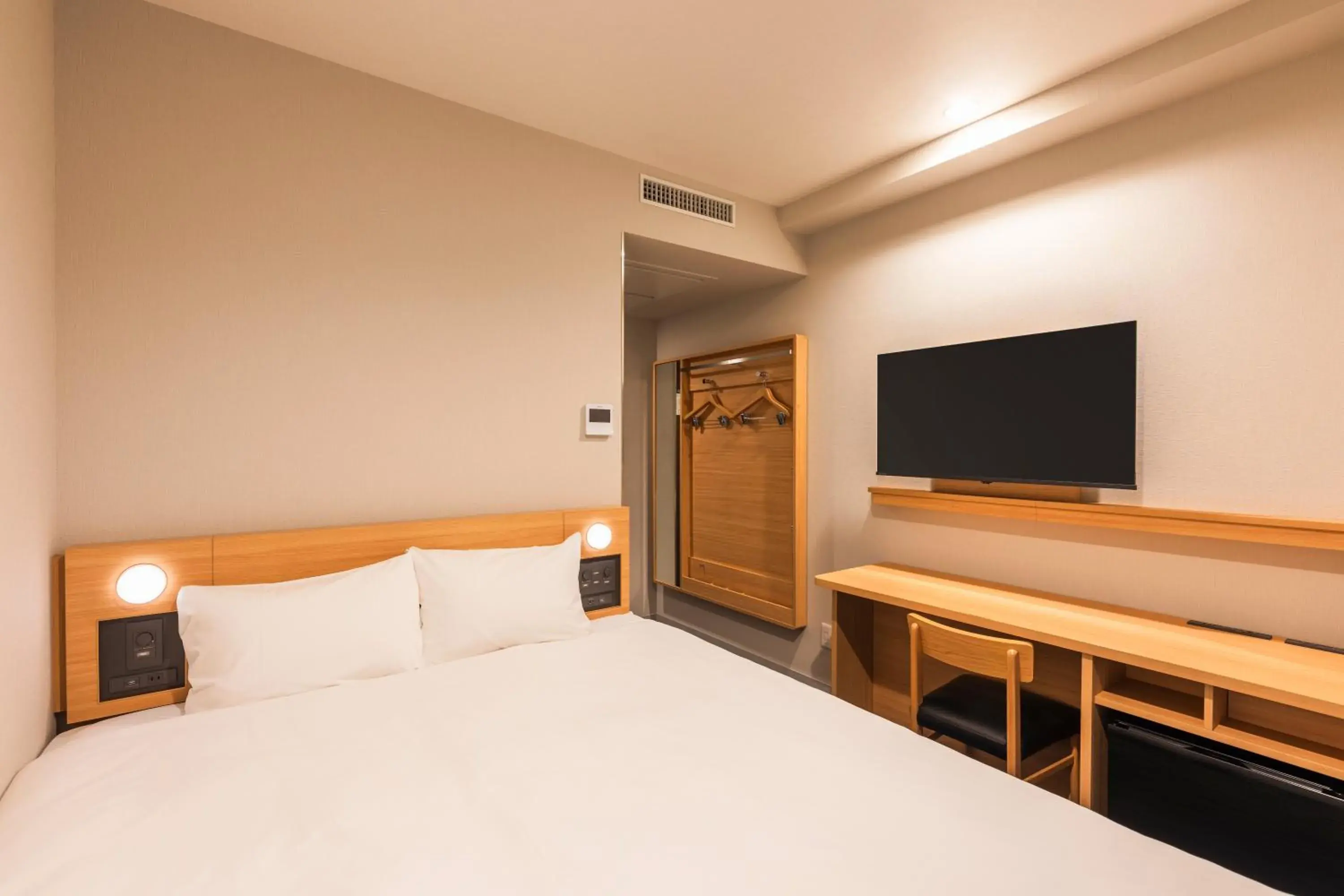 Photo of the whole room, Bed in Sotetsu Fresa Inn Fujisawa Shonandai Photo of the whole room, Bed in Sotetsu Fresa Inn Fujisawa Shonandai