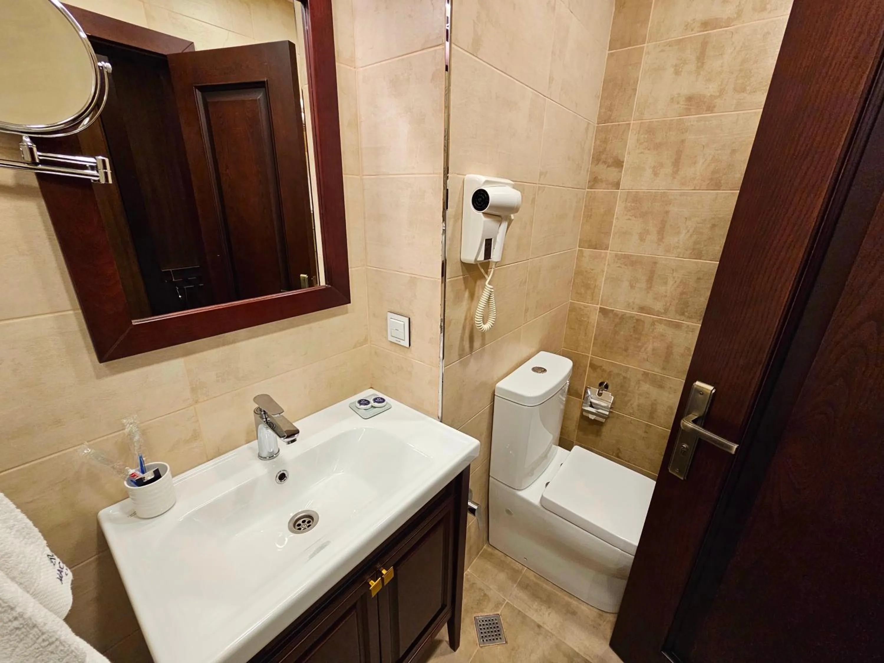 Toilet in Macara Sheki City Hotel